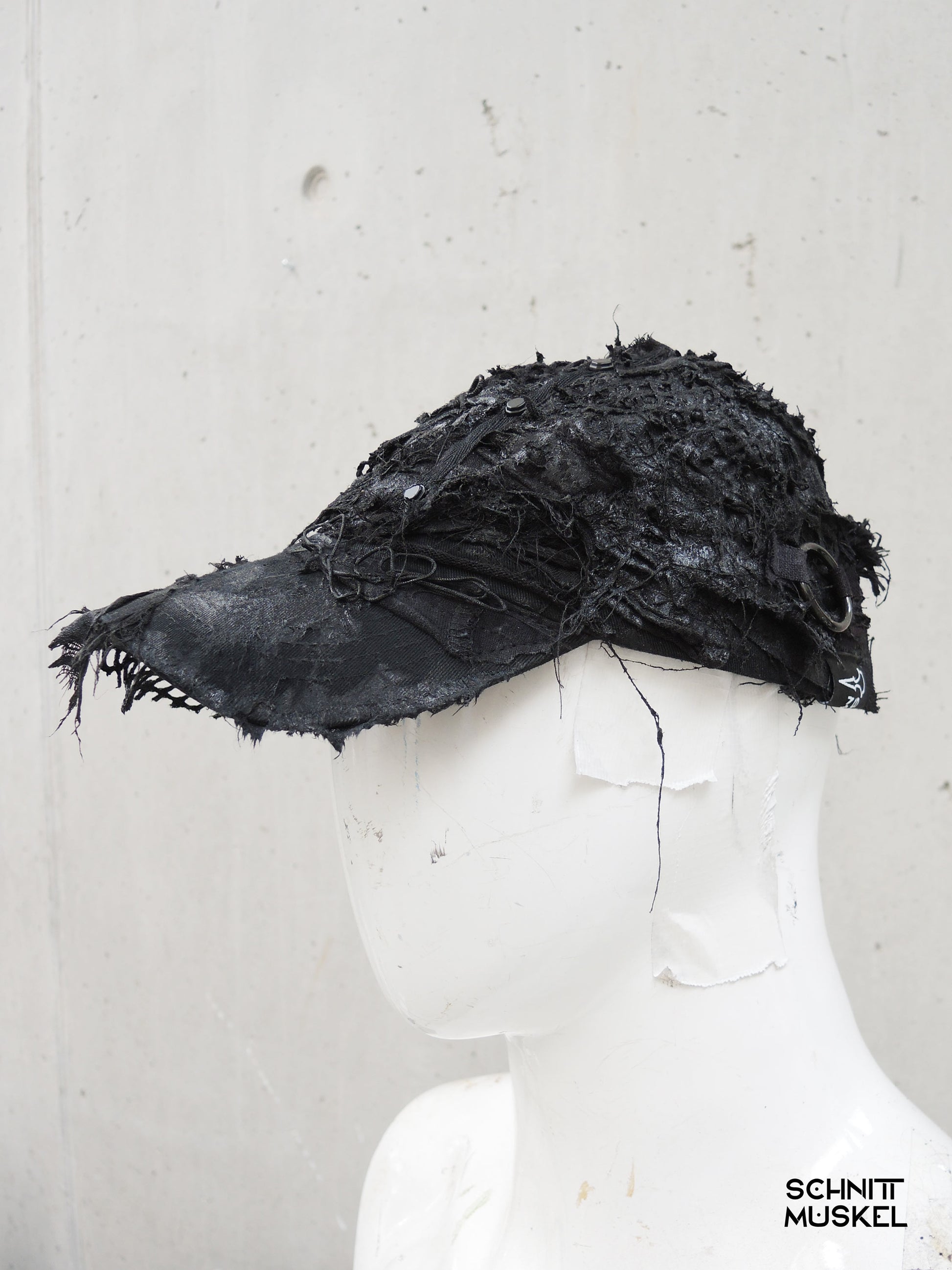 unikatmütze, Unikatcap, Custom Cap, aussergewönliche Basketball Mütze, Gothicmütze, Gothiccap, postapokalyptische Cap, Darkwear, darkcyberstyle, darkcyber Mütze