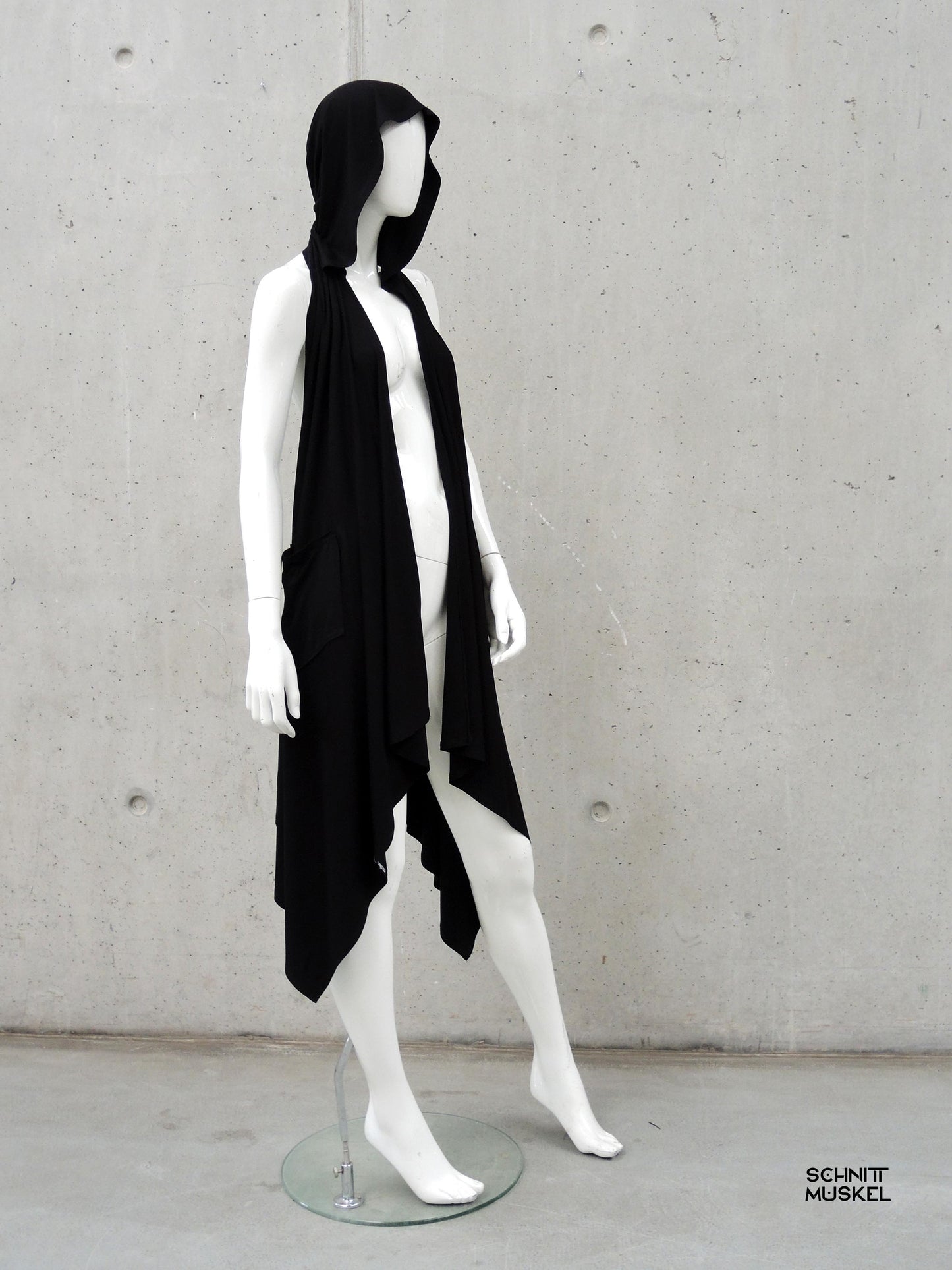 Kapuzenweste, lange Weste, Gothicmode, rückenfreue Weste, rückenfreies Kleidungsstück, rückenfreie Jacke, darkavantgarde Mode