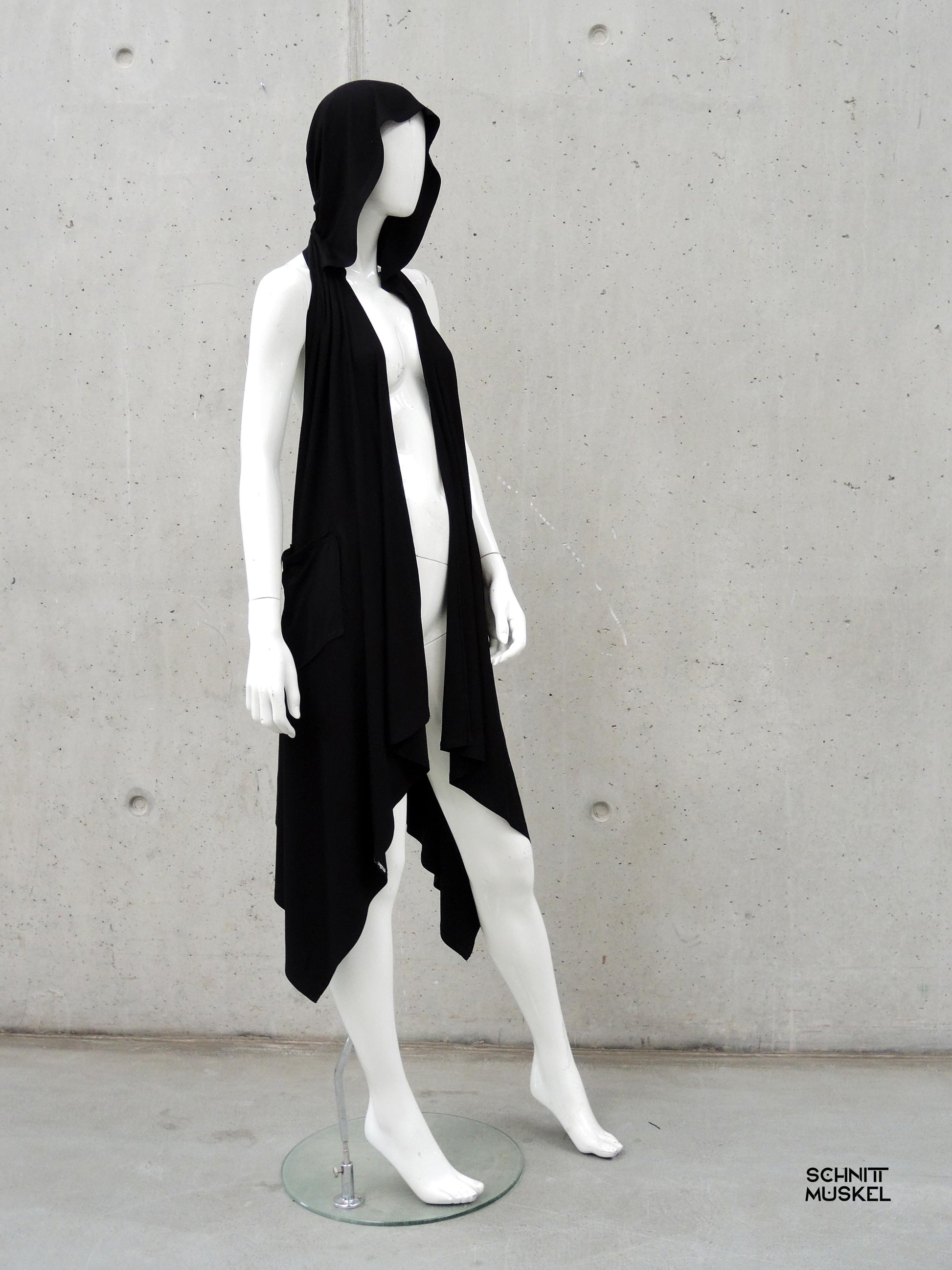 Kapuzenweste, lange Weste, Gothicmode, rückenfreue Weste, rückenfreies Kleidungsstück, rückenfreie Jacke, darkavantgarde Mode