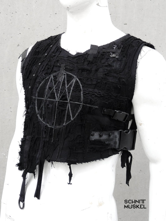Distressed Weste, schwarze Weste Herren Damen, avantgarde Fashion, Techwear Germany, Schnittmuskel Design, handgefertigte Weste, Industrial Streetwear, Unisex Tactical Vest, Gothicmode, kinky Outfit, Gothicweste, postapokayptische Mode
