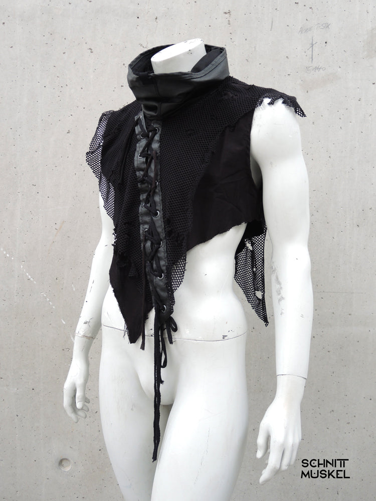 postapokalyptisches Oberteil darkavantgardemode, Gothicmode, aussergewöhnliche Gothicmode, Gothicoberteil, Upcycling Oberteil, Avantgarde Mode, Rick Owens Stil, Asymmetrisches Top, Schwarzes Designer Oberteil, Unikat Kleidung, Nachhaltige Mode, Handmade Fashion, Industrial Fashion, Darkwear, Post Apocalyptic Fashion, Avantgarde Fashion Deutschland, SCHNITTMUSKEL Karlsruhe, Genderless Fashion, Dekonstruierte Mode