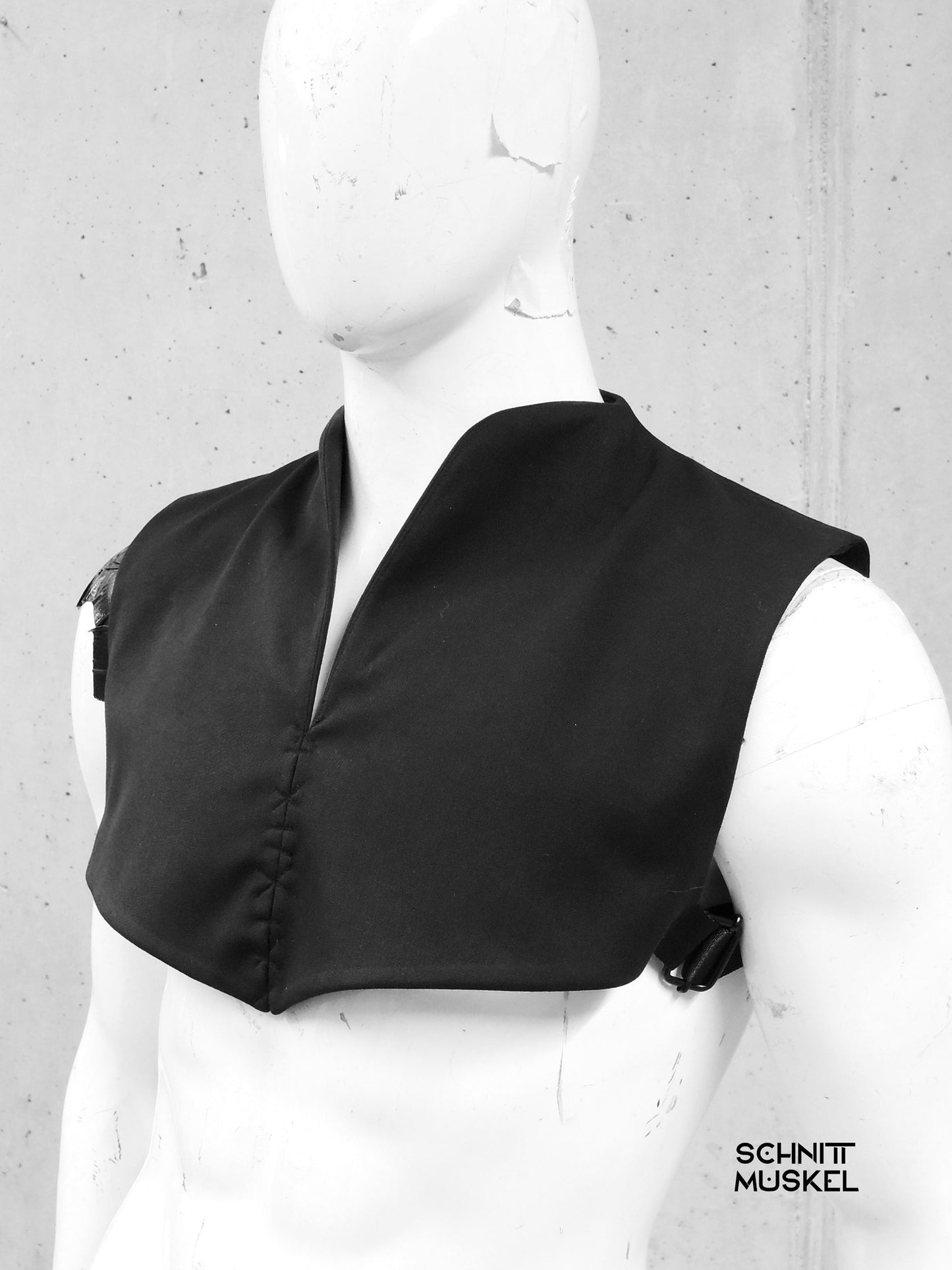 kurze Weste "pale as the moon"