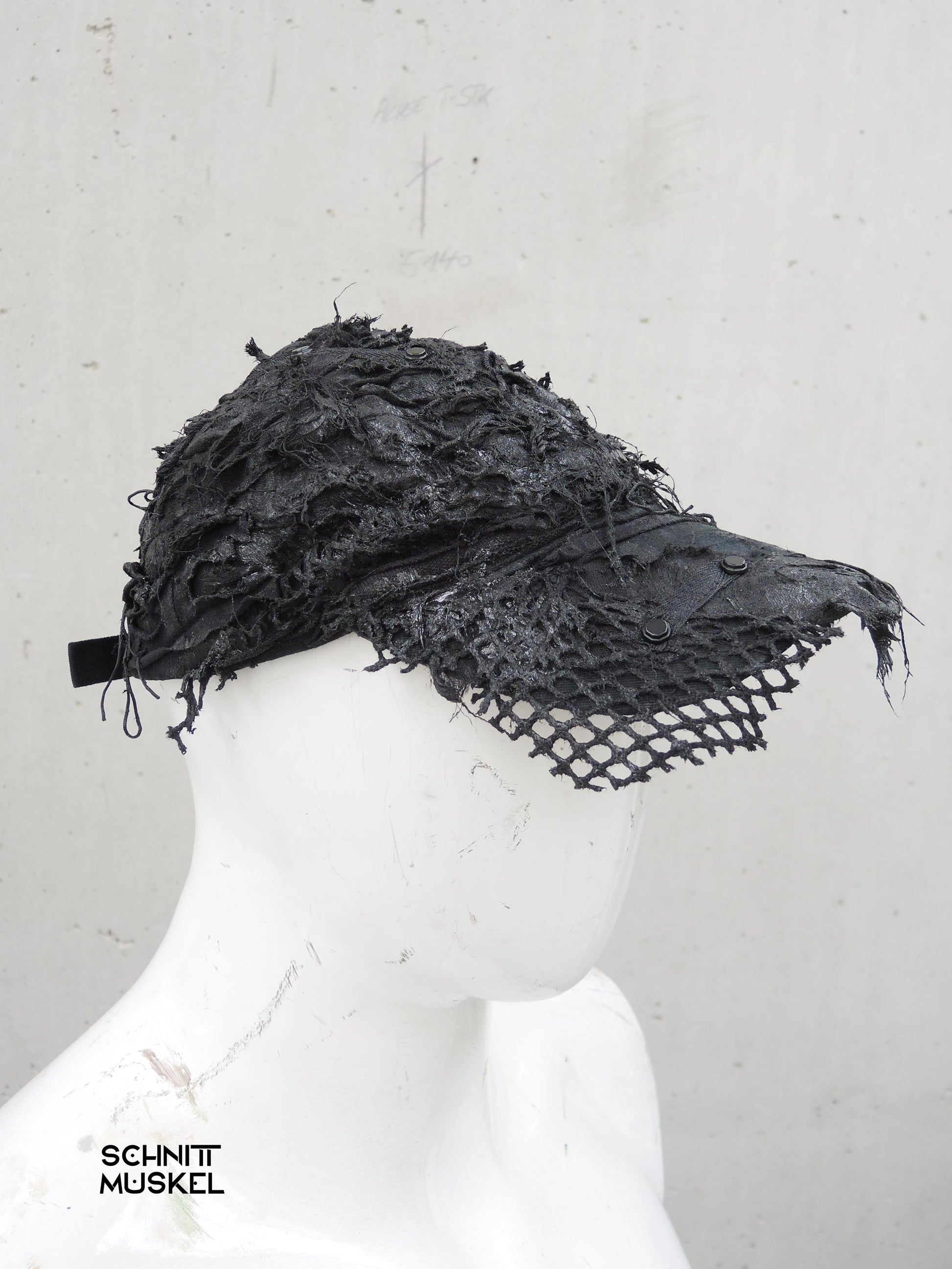 unikatmütze, Unikatcap, Custom Cap, aussergewönliche Basketball Mütze, Gothicmütze, Gothiccap, postapokalyptische Cap, Darkwear, darkcyberstyle, darkcyber Mütze