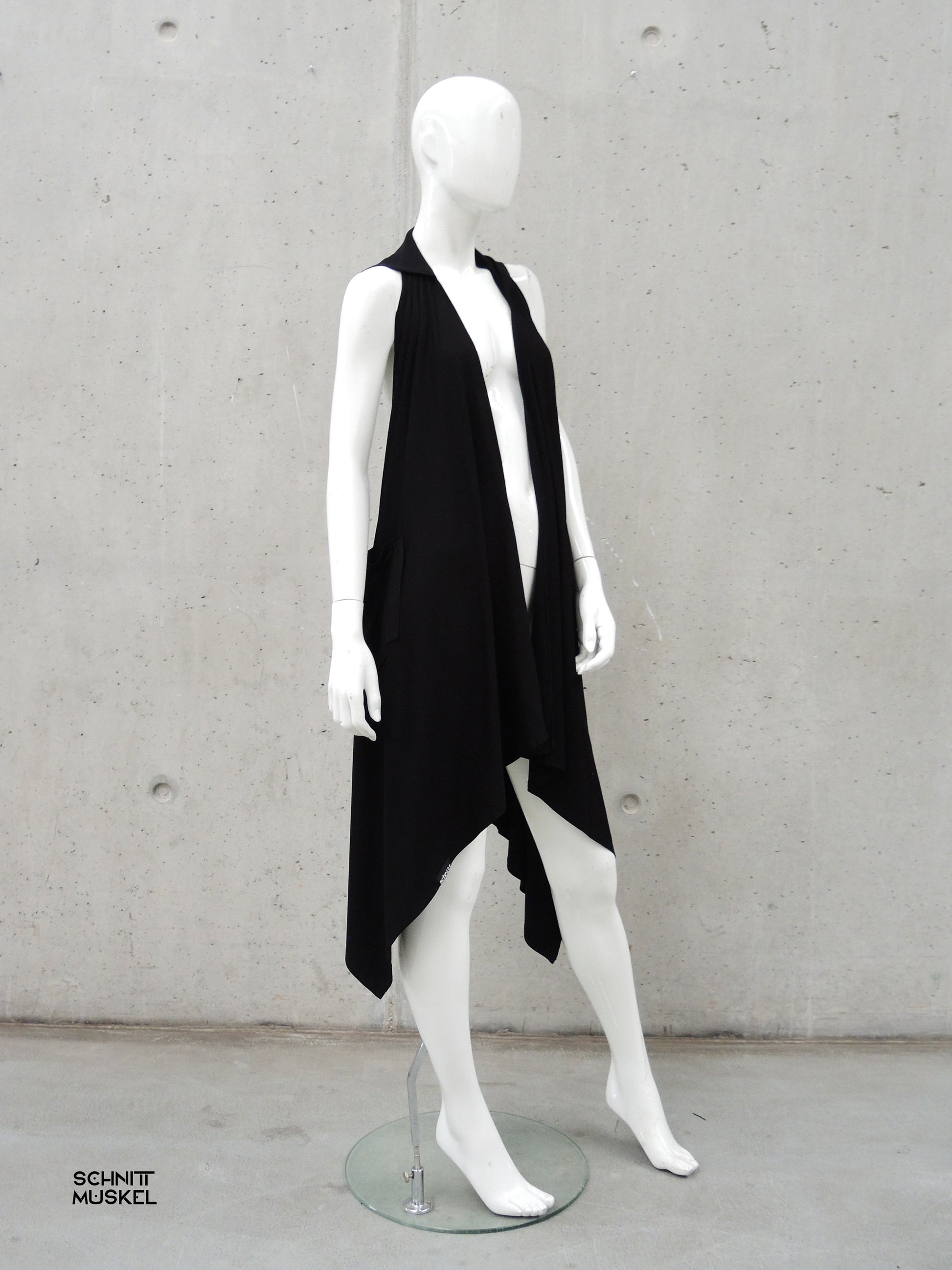 Kapuzenweste, lange Weste, Gothicmode, rückenfreue Weste, rückenfreies Kleidungsstück, rückenfreie Jacke, darkavantgarde Mode
