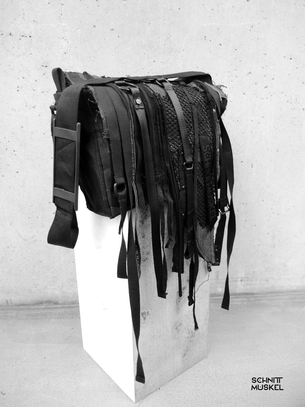 destroyed Gothic Tasche, Gothic Umhängetasche, postapokalyptische Tasche, Schranz Style Tasche, Ravefashion, darkavantgarde Tasche, Unikattasche