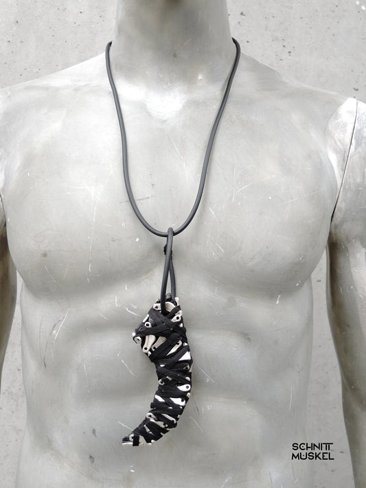 Vogelkrallenschmuck, Talisman, darkavantgarde Schmuck, Gothicschmuck, Gothicstyle, darkcyberjeweller, darkjewellery