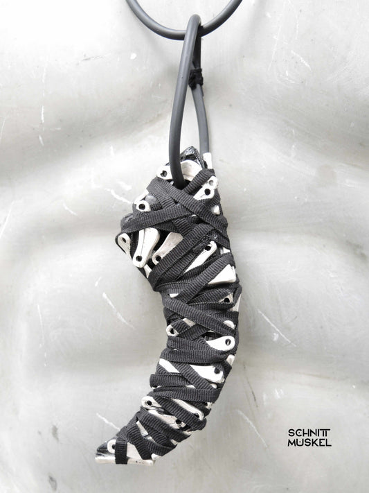 Vogelkrallenschmuck, Talisman, darkavantgarde Schmuck, Gothicschmuck, Gothicstyle, darkcyberjeweller, darkjewellery