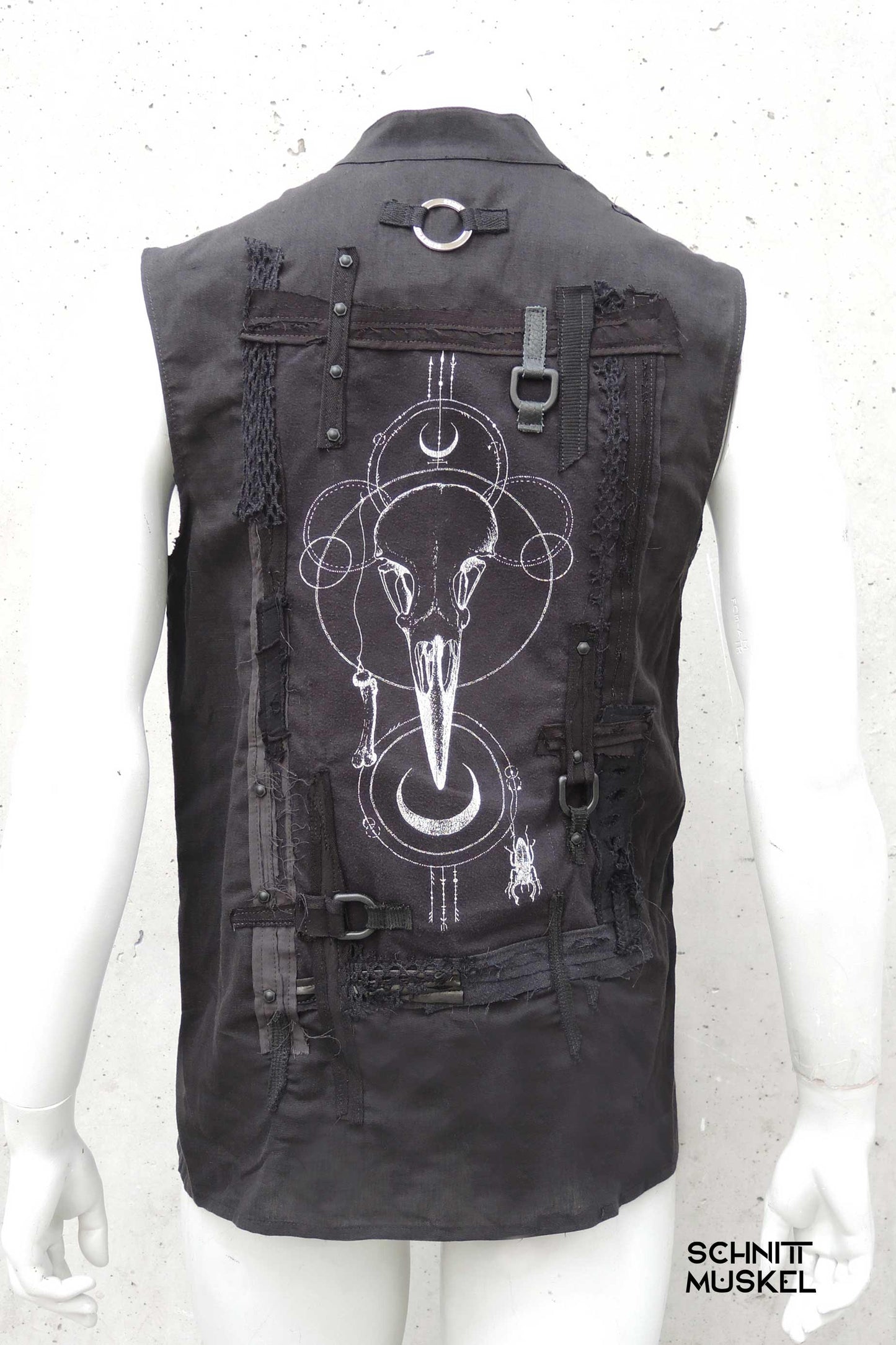ärmellosos Gothichemd, Unikathemd im Gothic Stil, Vogelschädelshirt ärmellos, Gothocmode für Herren, darkcyberfashion, ravestyle