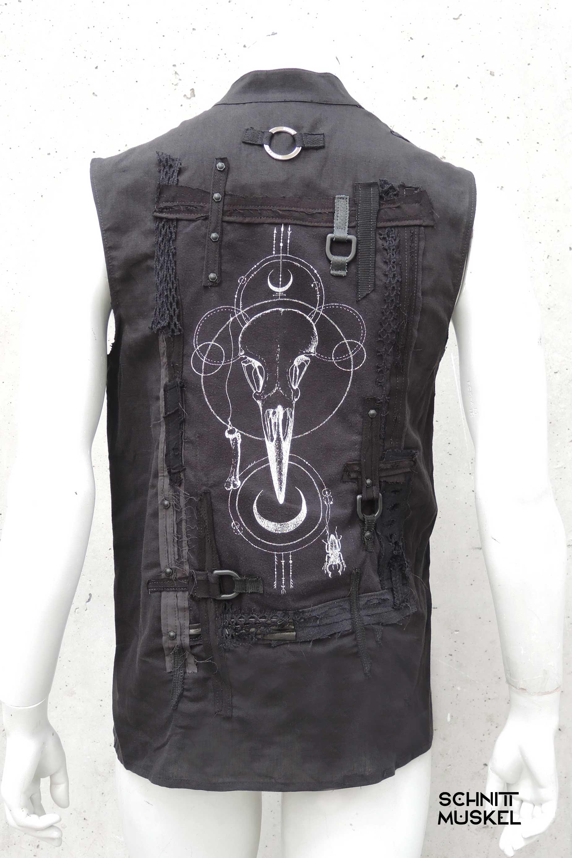 ärmellosos Gothichemd, Unikathemd im Gothic Stil, Vogelschädelshirt ärmellos, Gothocmode für Herren, darkcyberfashion, ravestyle