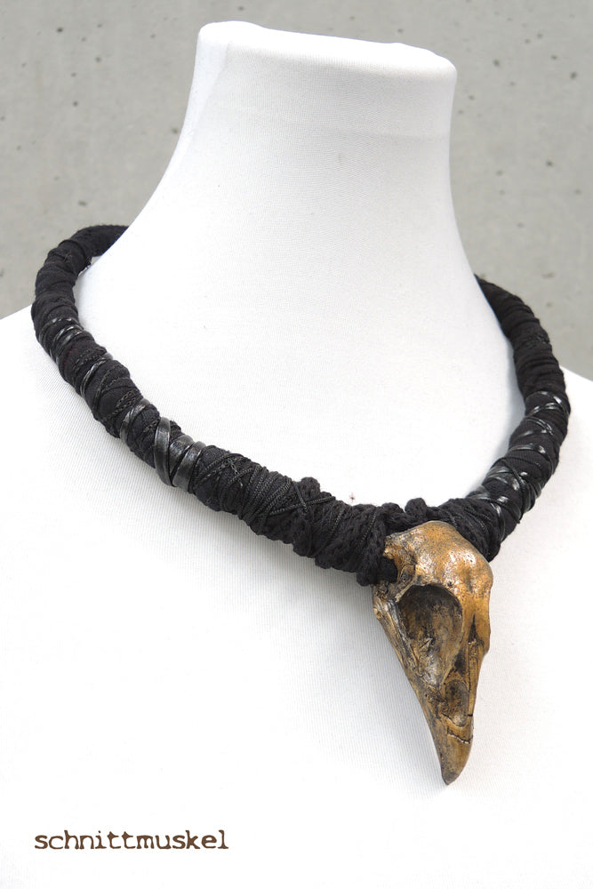 Halsschmuck mit Vogelschädel, bridskull gold, birdskull necklace, Gothicschmuck,