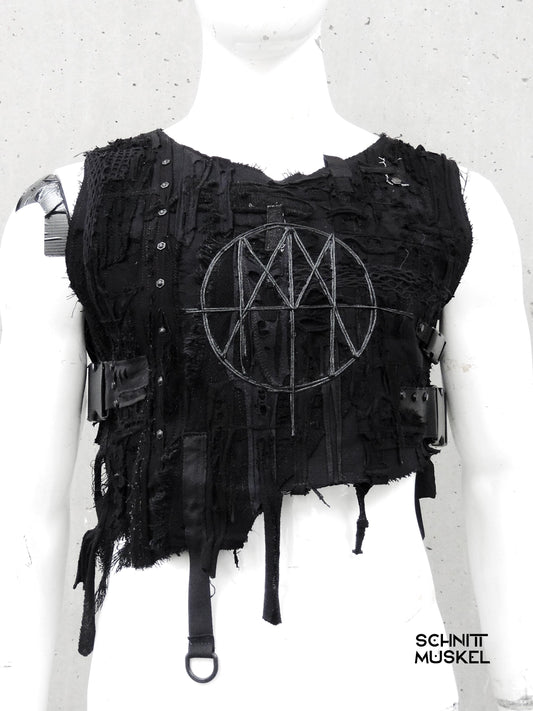 Distressed Weste, schwarze Weste Herren Damen, avantgarde Fashion, Techwear Germany, Schnittmuskel Design, handgefertigte Weste, Industrial Streetwear, Unisex Tactical Vest, Gothicmode, kinky Outfit, Gothicweste, postapokayptische Mode