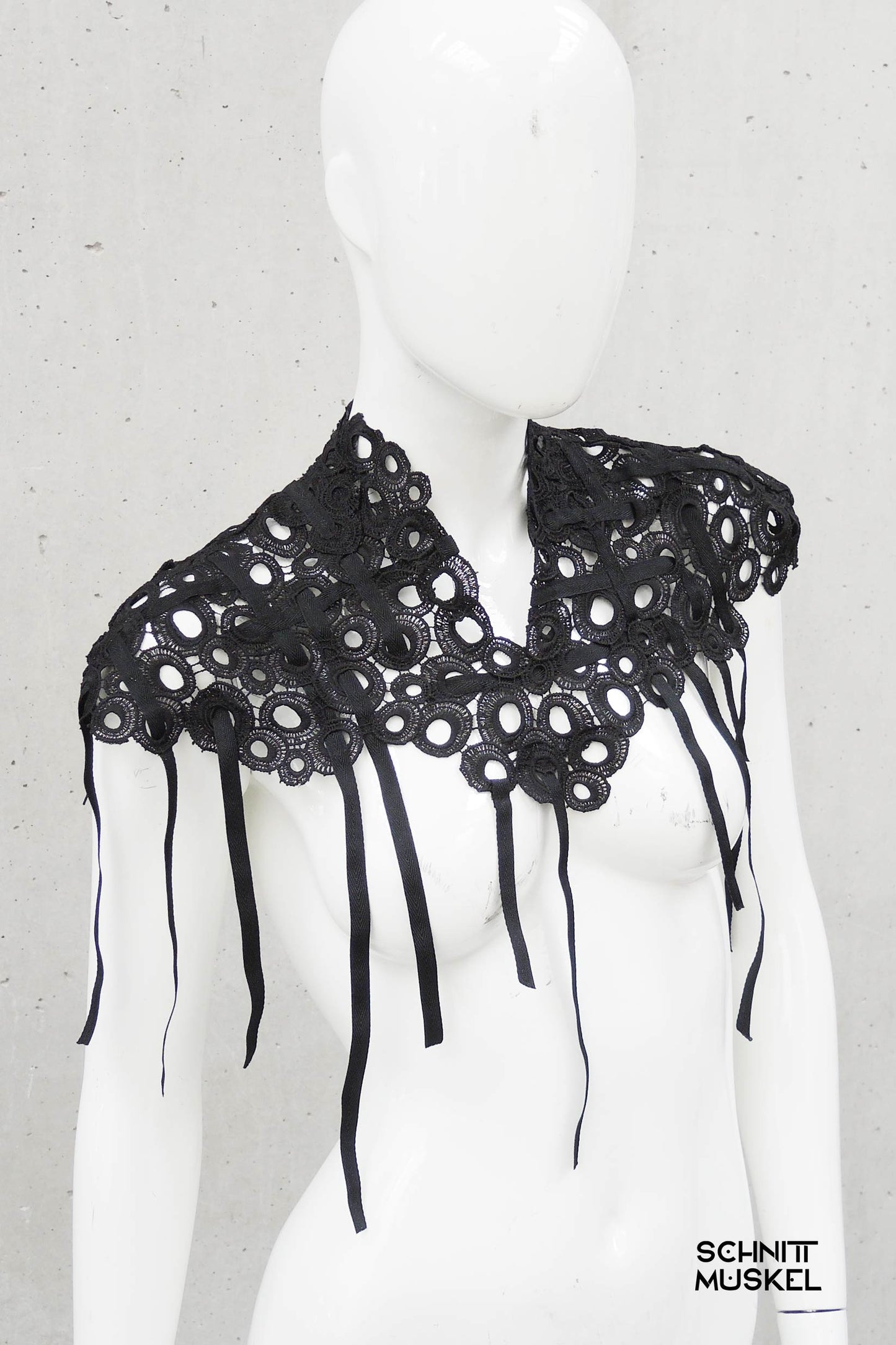 Gothic Darkavantgarde Kragen, Gothickragen, Gothiccape, Spitzencape, Spitzenkragen schwarz, schwarzer Spitzenkragen, Schulterstück, Schulterpiece, Gothicmode für Damen, Gothicmode für Frauen,