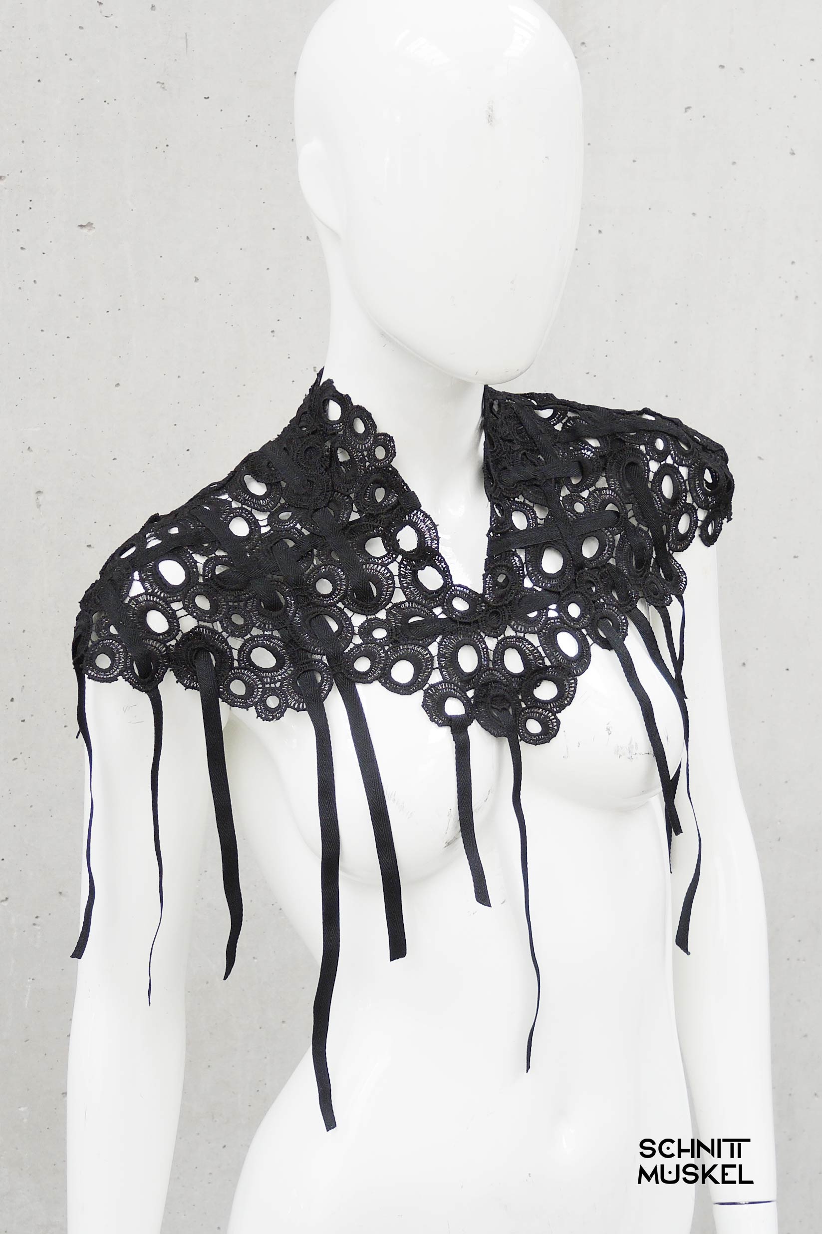 Gothic Darkavantgarde Kragen, Gothickragen, Gothiccape, Spitzencape, Spitzenkragen schwarz, schwarzer Spitzenkragen, Schulterstück, Schulterpiece, Gothicmode für Damen, Gothicmode für Frauen,