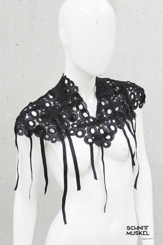 Gothic Darkavantgarde Kragen, Gothickragen, Gothiccape, Spitzencape, Spitzenkragen schwarz, schwarzer Spitzenkragen, Schulterstück, Schulterpiece, Gothicmode für Damen, Gothicmode für Frauen,