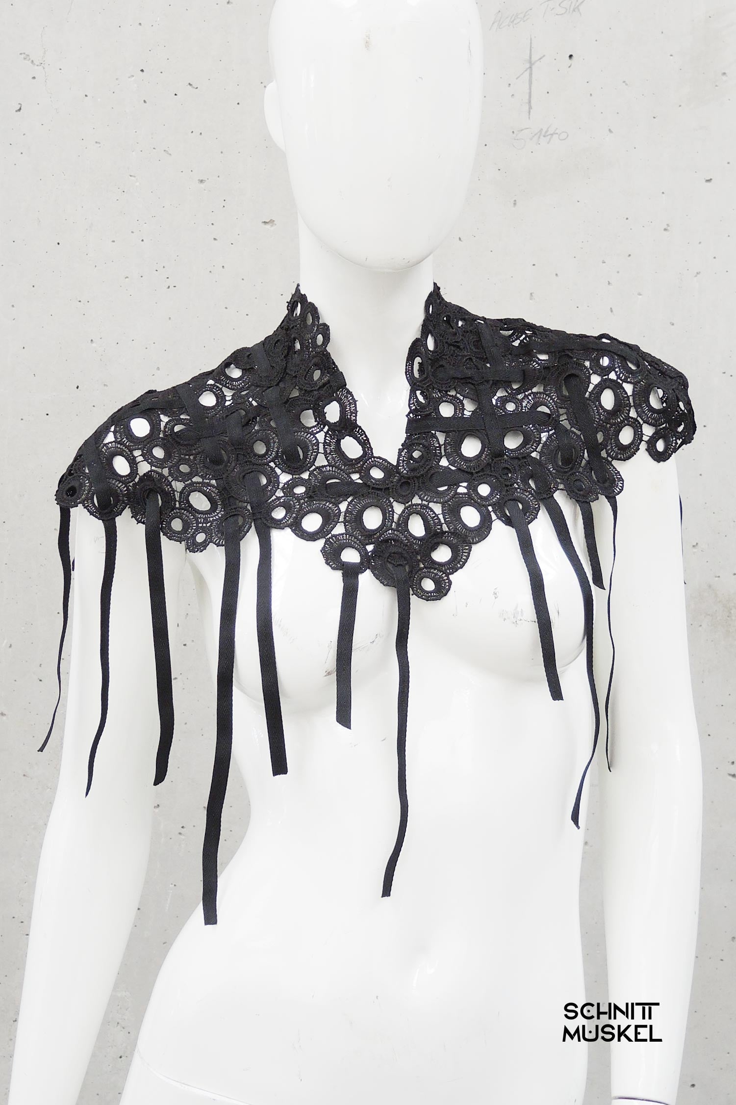 Gothic Darkavantgarde Kragen, Gothickragen, Gothiccape, Spitzencape, Spitzenkragen schwarz, schwarzer Spitzenkragen, Schulterstück, Schulterpiece, Gothicmode für Damen, Gothicmode für Frauen,