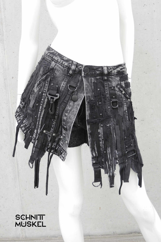 Unikathose, Unikatjeans, Unikatshorts, Gothicshorts, postapokalyptische Shorts, darkwear, Gothicmode
