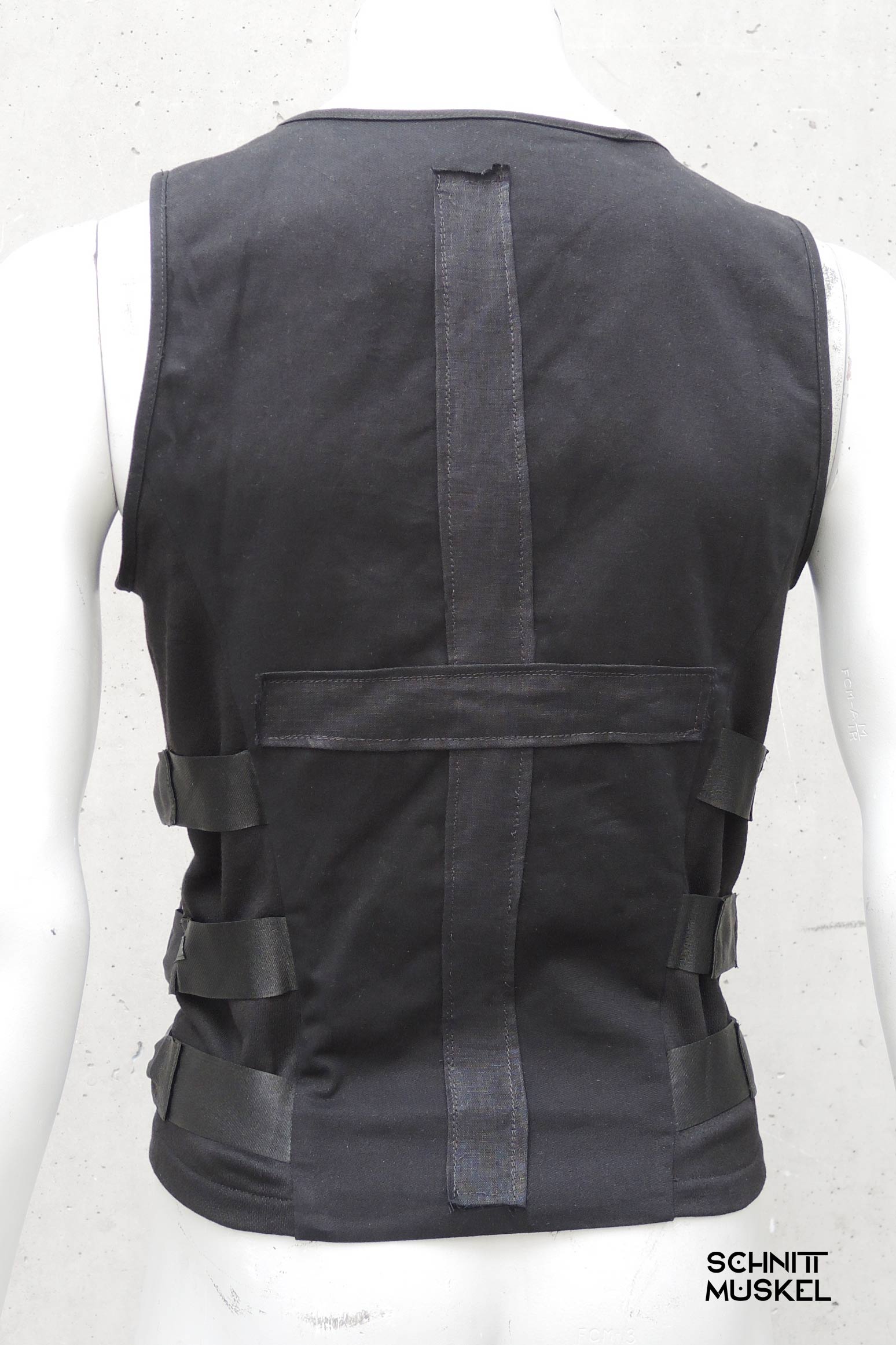 Utility Weste, Cyberfashion, Cyberwesten, darkcyberstuff, darkcyberfashion, ravefashion, ravewear, technostyle, Gothicweste, Cybergothfashion, Cybergothstyle, postapokalyptische Mode