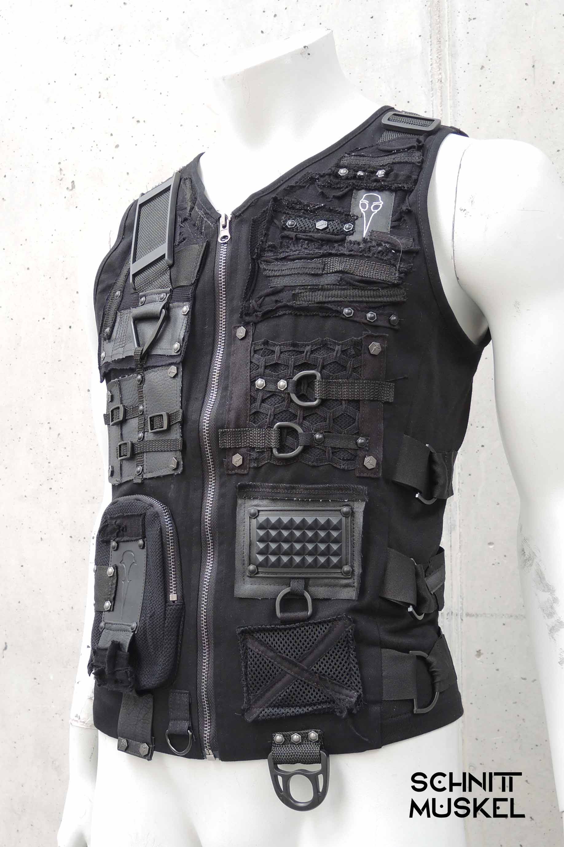 Utility Weste, Cyberfashion, Cyberwesten, darkcyberstuff, darkcyberfashion, ravefashion, ravewear, technostyle, Gothicweste, Cybergothfashion, Cybergothstyle, postapokalyptische Mode