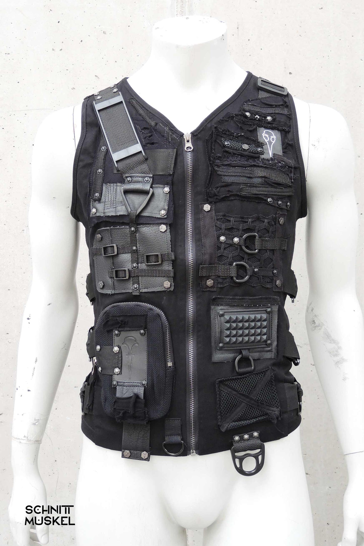 Utility Weste, Cyberfashion, Cyberwesten, darkcyberstuff, darkcyberfashion, ravefashion, ravewear, technostyle, Gothicweste, Cybergothfashion, Cybergothstyle, postapokalyptische Mode