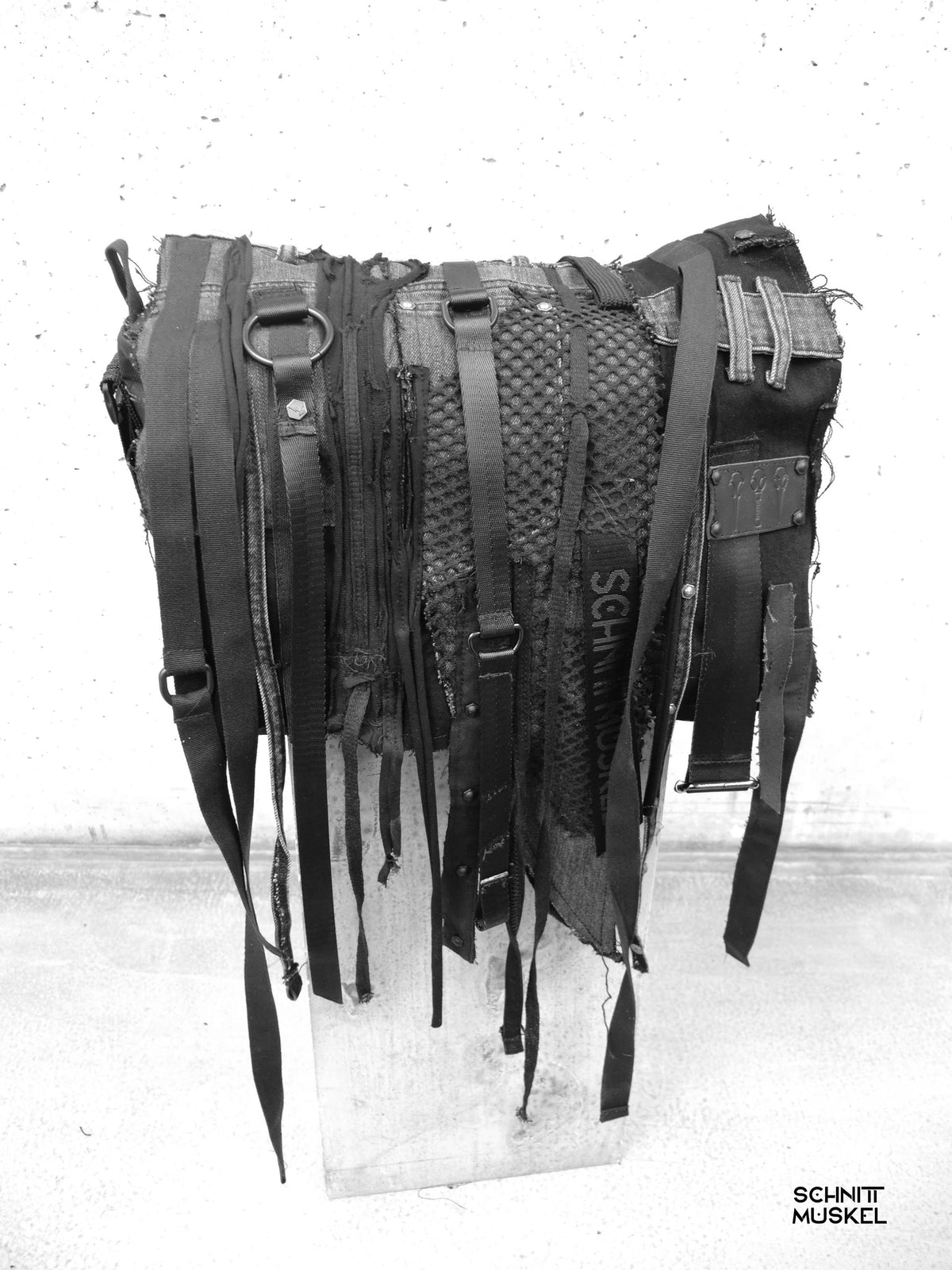 destroyed Gothic Tasche, Gothic Umhängetasche, postapokalyptische Tasche, Schranz Style Tasche, Ravefashion, darkavantgarde Tasche, Unikattasche