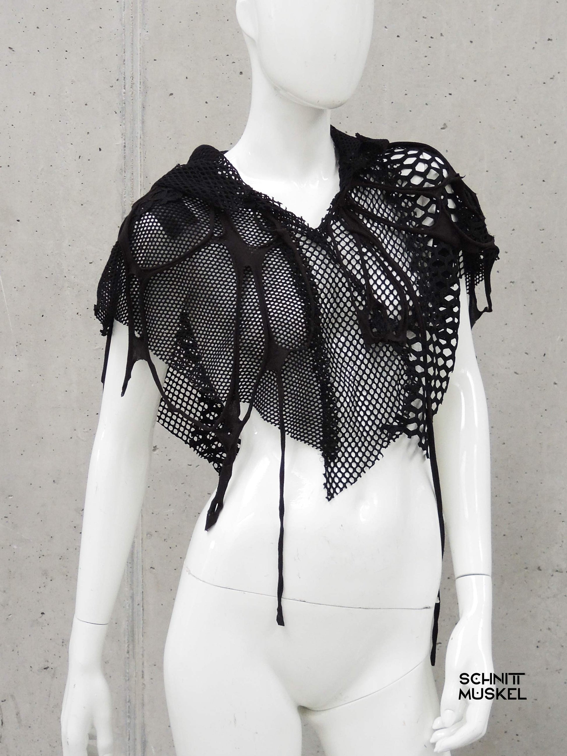 Gothic Cape, Netzcape, Netzüberwurf, postapokalyptische Mode, kinky fashion, wasteland Party Outfit