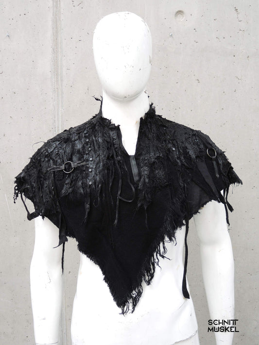 handgemachtes schwarzes Cape mit schwarzer Beschichtung. Avantgarde
Post Apocalyptic Cape mit Schnallen und Nieten Unikat
Gothic Cape Unisex mit Kapuze Raw Look