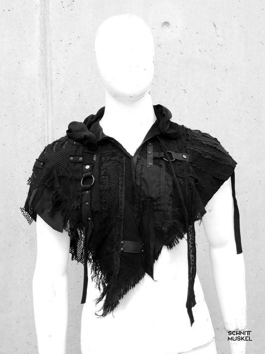 handgemachtes schwarzes Cape mit Kapuze Avantgarde
Post Apocalyptic Cape mit Schnallen und Nieten Unikat
Gothic Cape Unisex mit Kapuze Raw Look