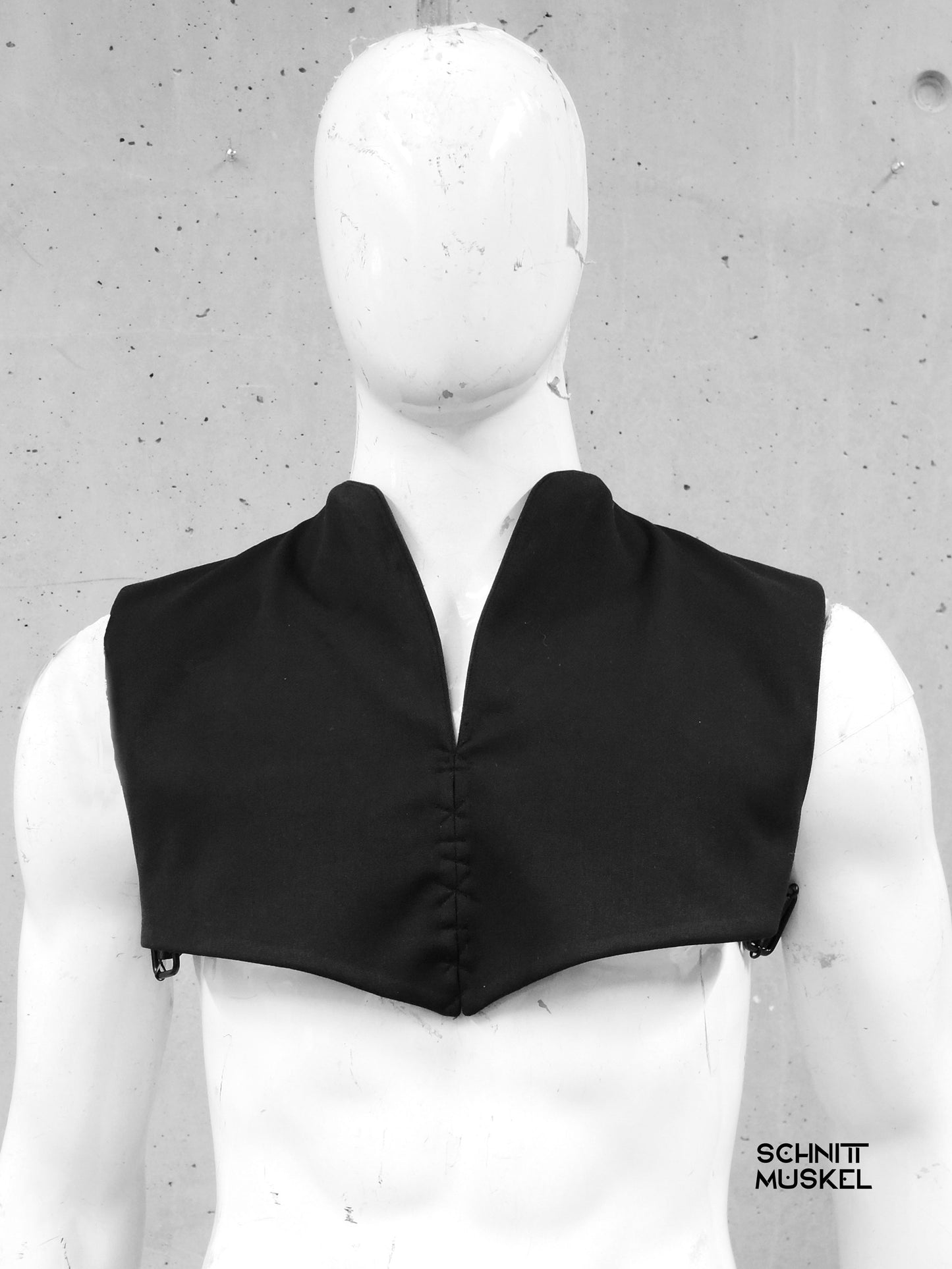 kurze Weste "pale as the moon"