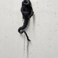 postapokalyptische Kunst, Gasmaskenfigur, postapokalyptische Figut, postapocalyptic puppet, postapo art, darkavantgarde, darkwear, darkcyberart, darkcybercaracter, Gothicpuppe, Gothicpuppet, Dark Art Skulptur, Postapokalyptische Kunst, schnittmuskel Unikat, Handgemachte Skulptur, Dark Avant-Garde Deko, Destroyed Style Kunst, Alternative Raumkunst, Künstlerfigur kaufen, Karlsruhe Art, Gasmaskenkunst