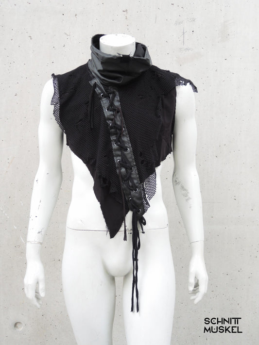 postapokalyptisches Oberteil darkavantgardemode, Gothicmode, aussergewöhnliche Gothicmode, Gothicoberteil, Upcycling Oberteil, Avantgarde Mode, Rick Owens Stil, Asymmetrisches Top, Schwarzes Designer Oberteil, Unikat Kleidung, Nachhaltige Mode, Handmade Fashion, Industrial Fashion, Darkwear, Post Apocalyptic Fashion, Avantgarde Fashion Deutschland, SCHNITTMUSKEL Karlsruhe, Genderless Fashion, Dekonstruierte Mode