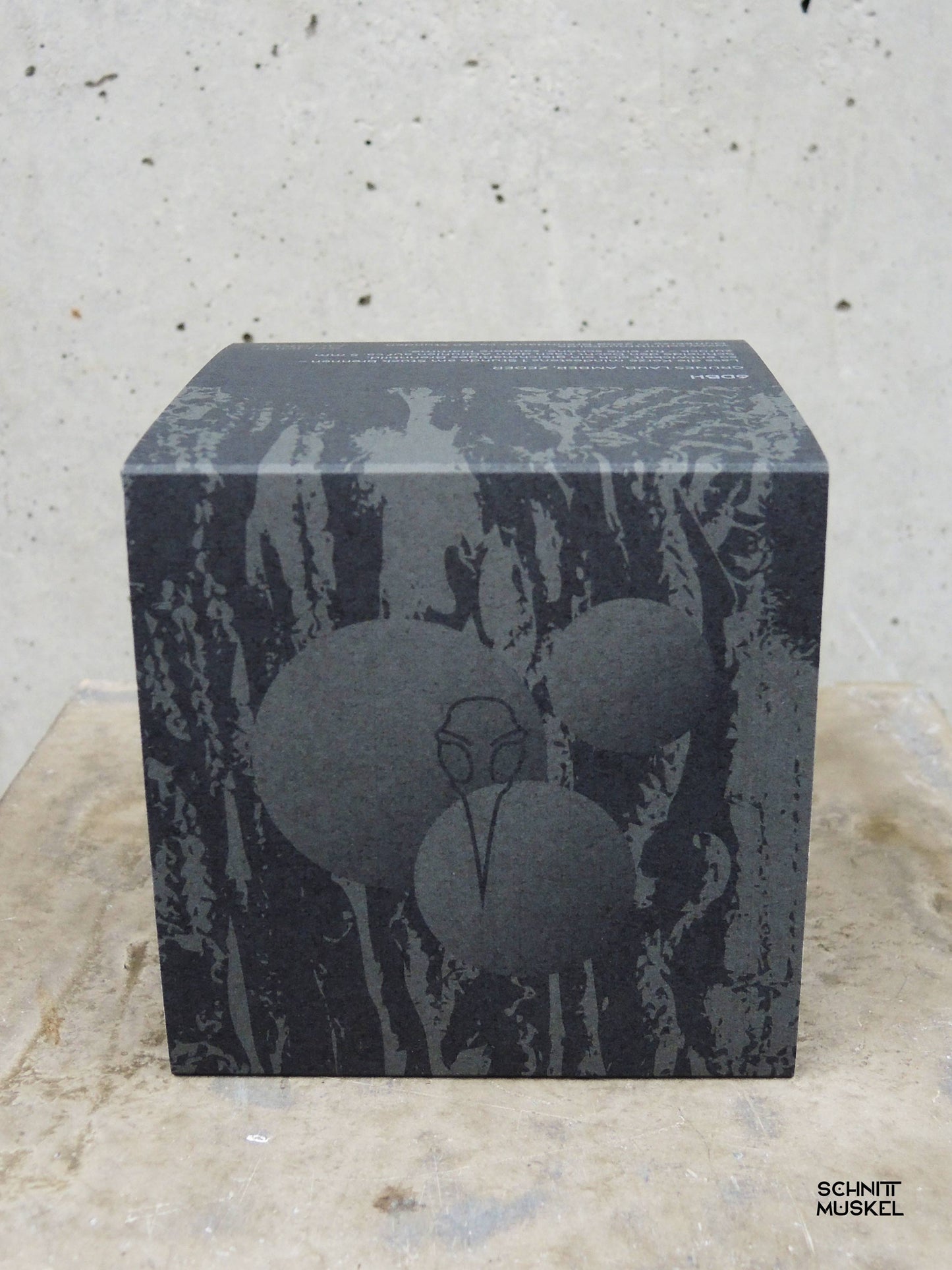 Duftkerze, Gothic Duftkerze, Neroli Duftkerze, schwarze Duftkerze, Darkavantgarde Duftkerze, Darkcyberduftkerze, Duftkerze Vogelschädel, schnittmuskel Duftkerze