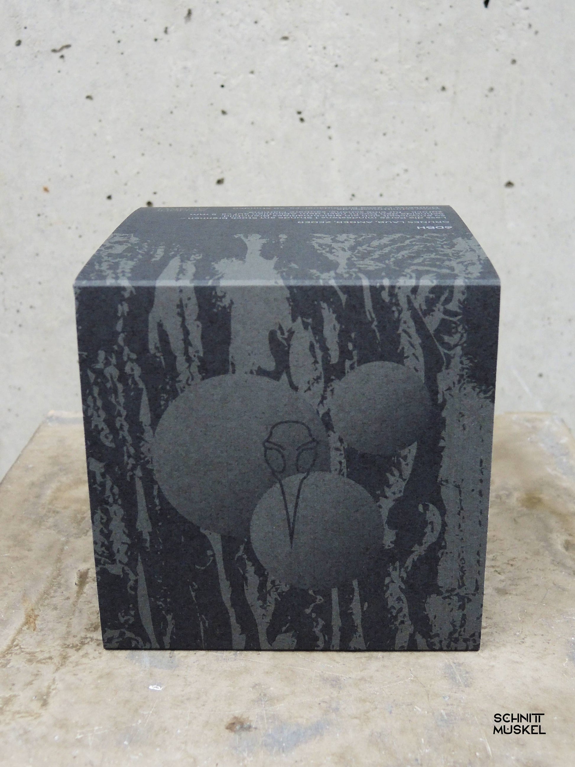 Duftkerze, Gothic Duftkerze, Neroli Duftkerze, schwarze Duftkerze, Darkavantgarde Duftkerze, Darkcyberduftkerze, Duftkerze Vogelschädel, schnittmuskel Duftkerze