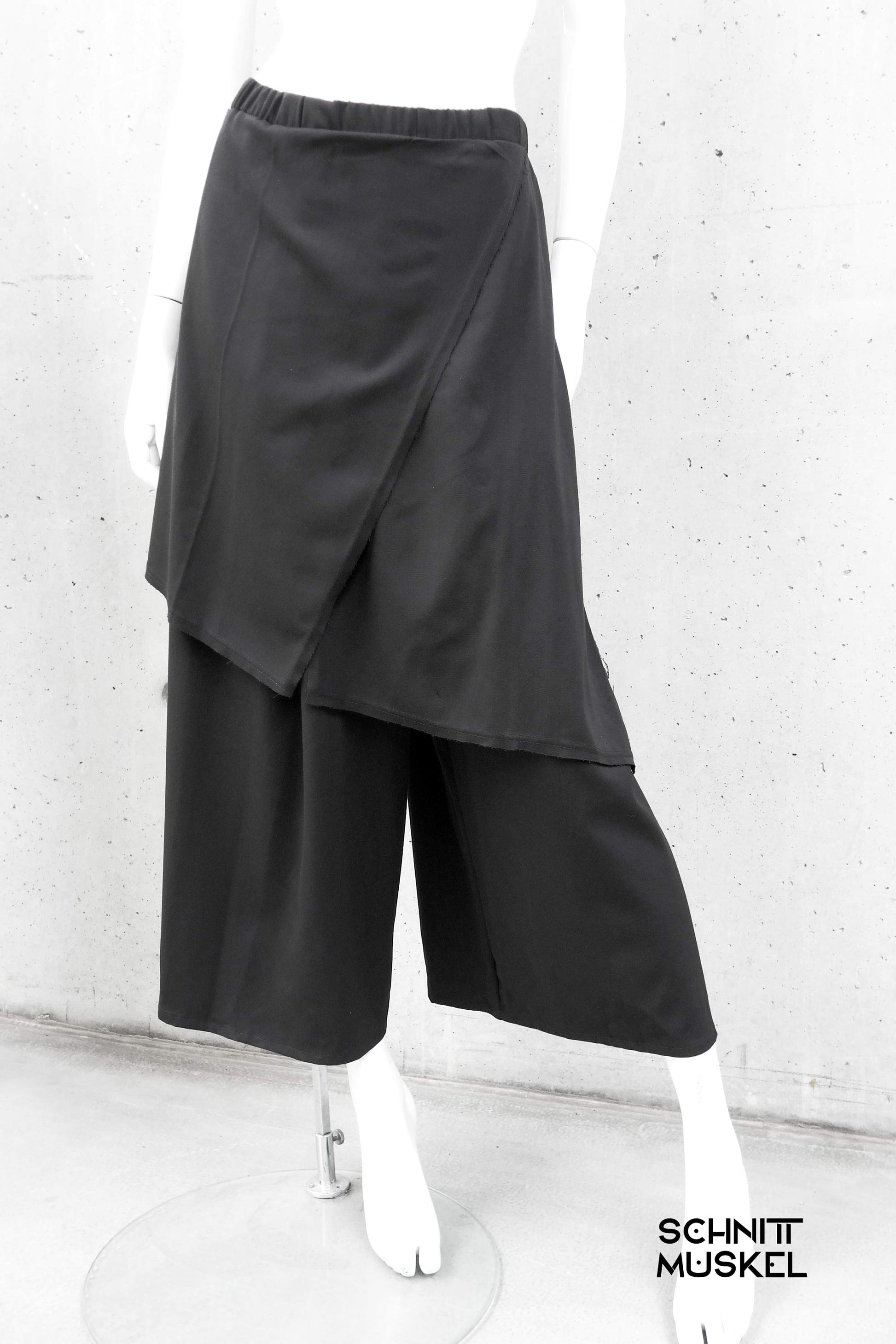dark Avantgarde Hose, Hosenrock schwarz, Gothichose, Gothicmode für Damen