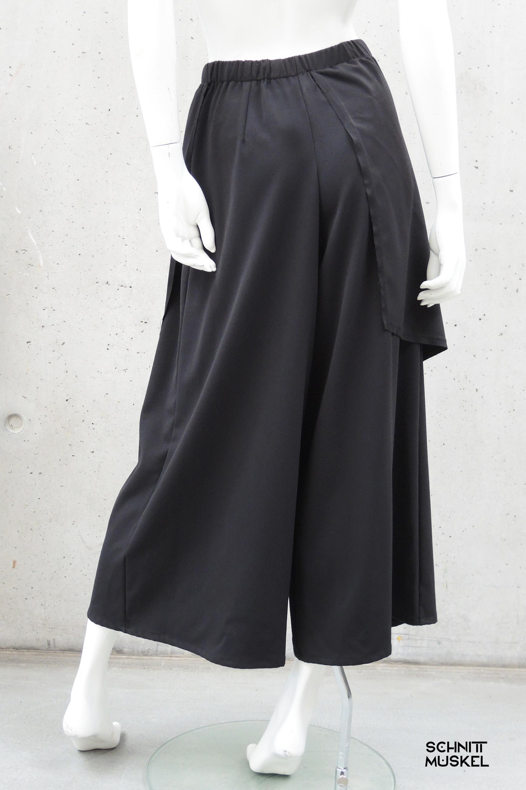 dark Avantgarde Hose, Hosenrock schwarz, Gothichose, Gothicmode für Damen