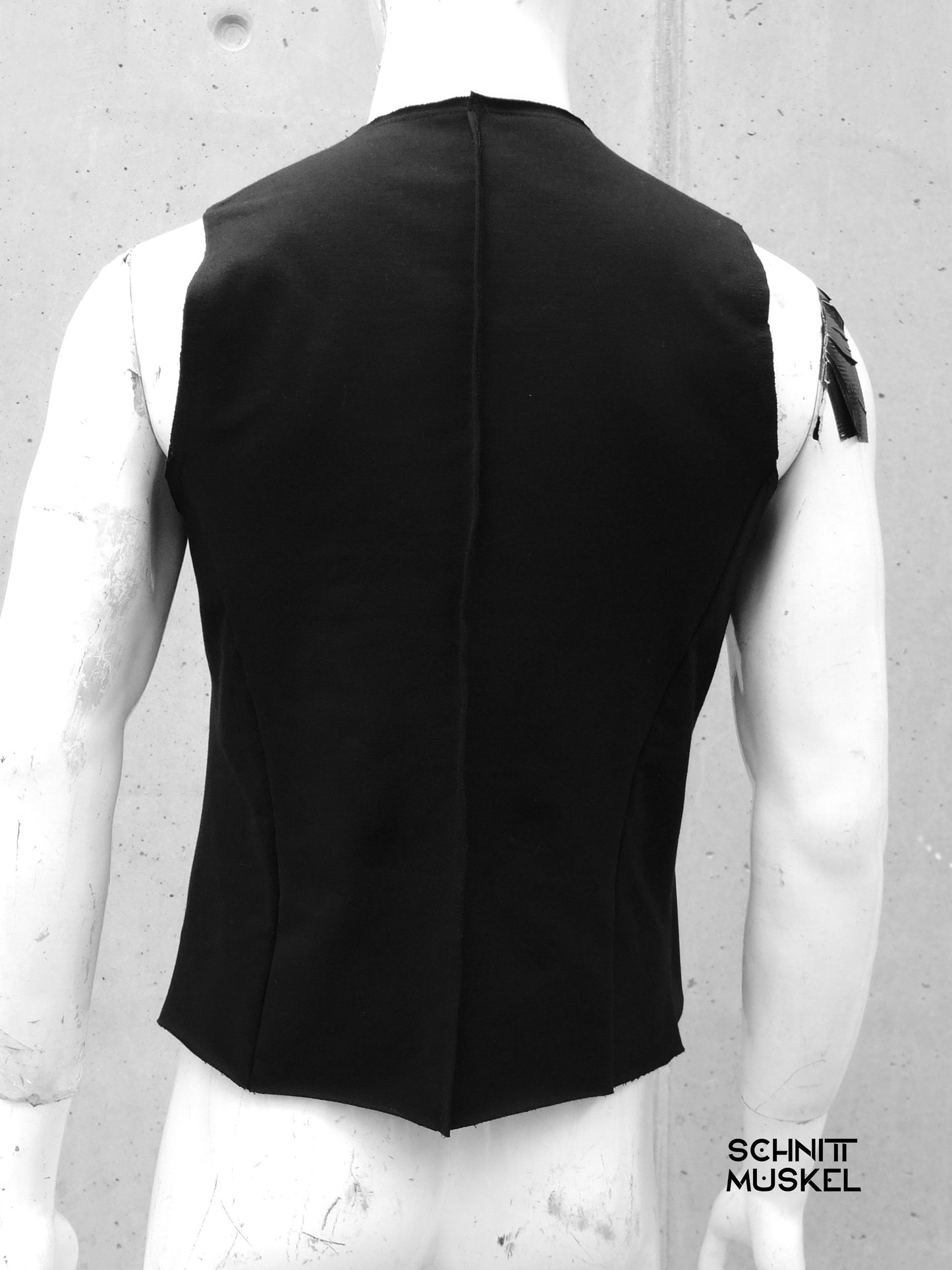 schwarze asymmetrische Weste, darkavantgarde Weste, darkwear, Gothicmode für Herren, Gothicweste für Herren,