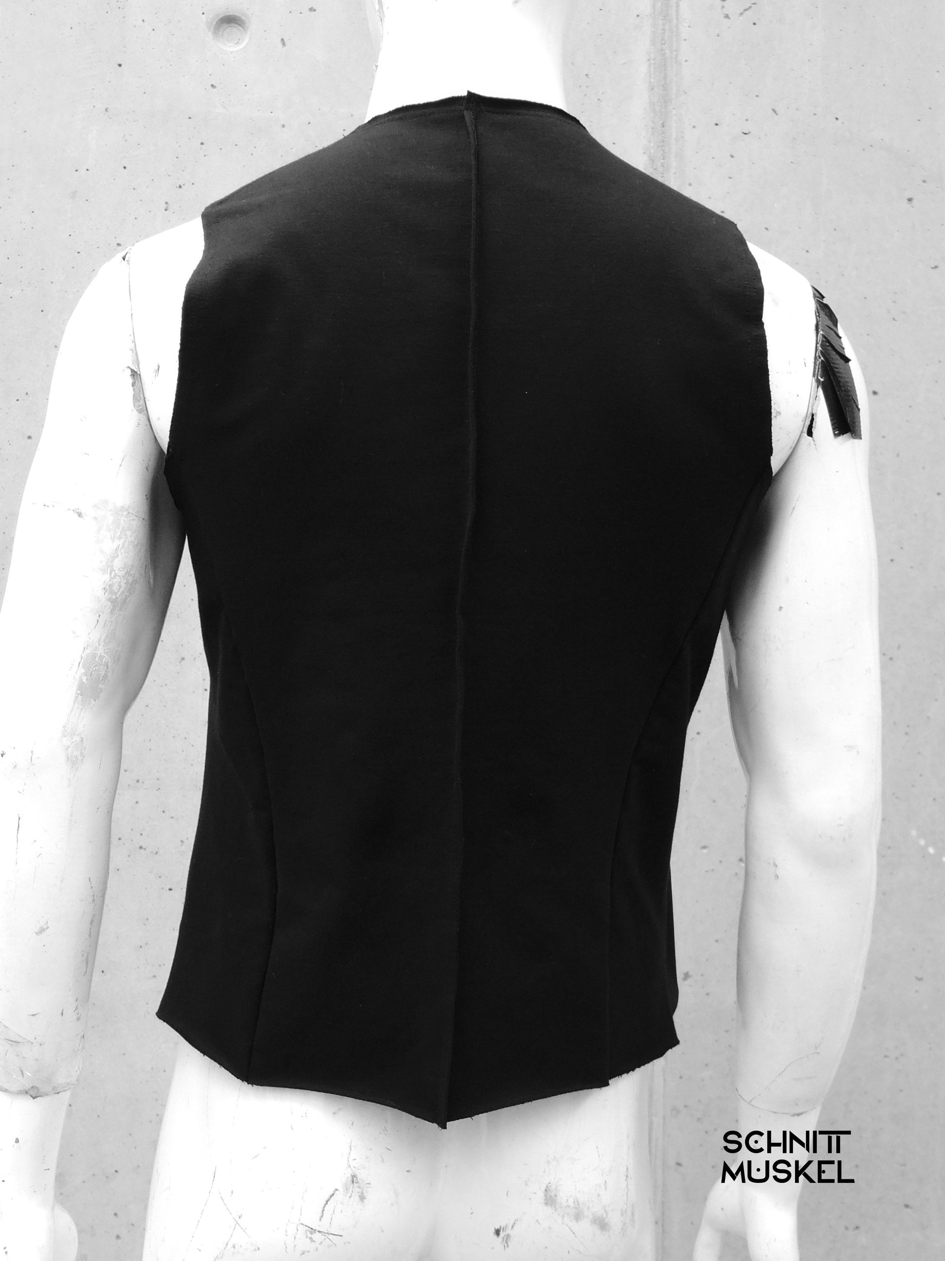 schwarze asymmetrische Weste, darkavantgarde Weste, darkwear, Gothicmode für Herren, Gothicweste für Herren,