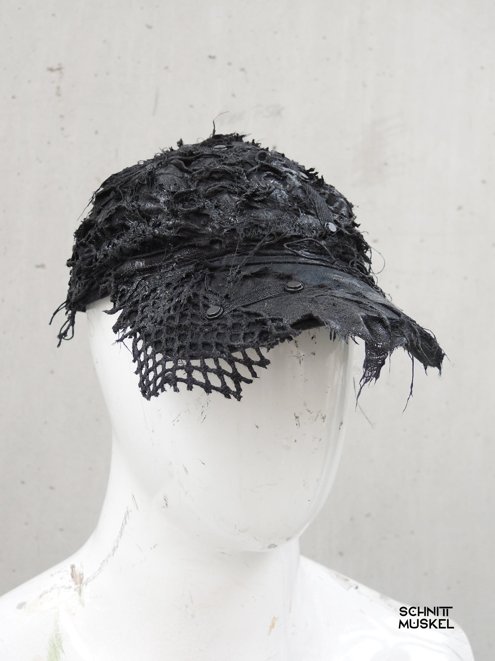 unikatmütze, Unikatcap, Custom Cap, aussergewönliche Basketball Mütze, Gothicmütze, Gothiccap, postapokalyptische Cap, Darkwear, darkcyberstyle, darkcyber Mütze