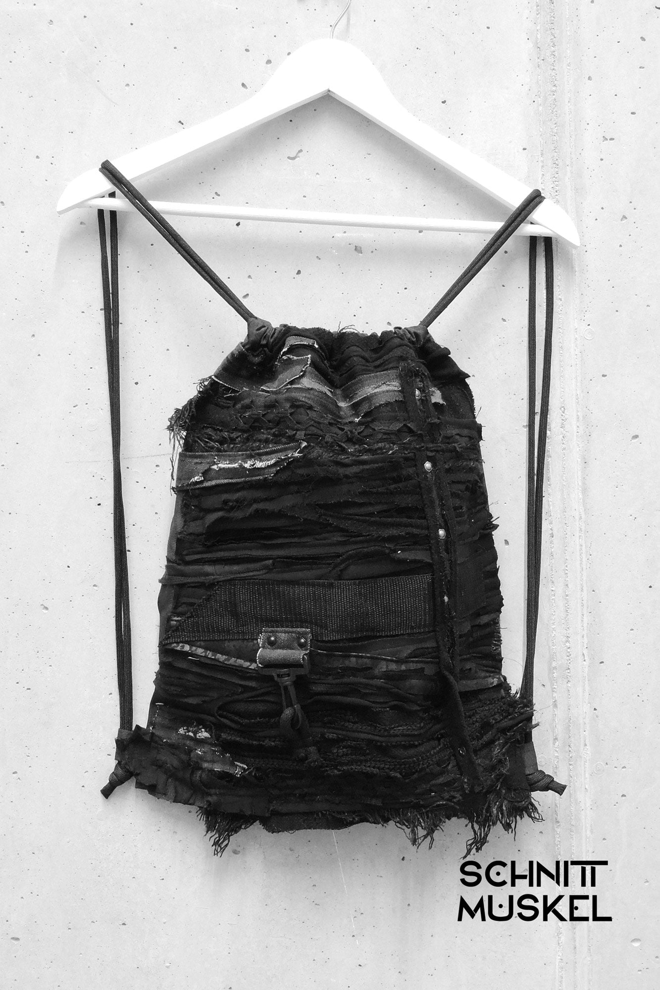 Turnbeutel im destroyed Stil, Turnbeutel schwarz, Turnbeutel Gothic, Rucksacke destroyed, postapokalyptischer Rucksack, darkavantgarde, Gothictasche,