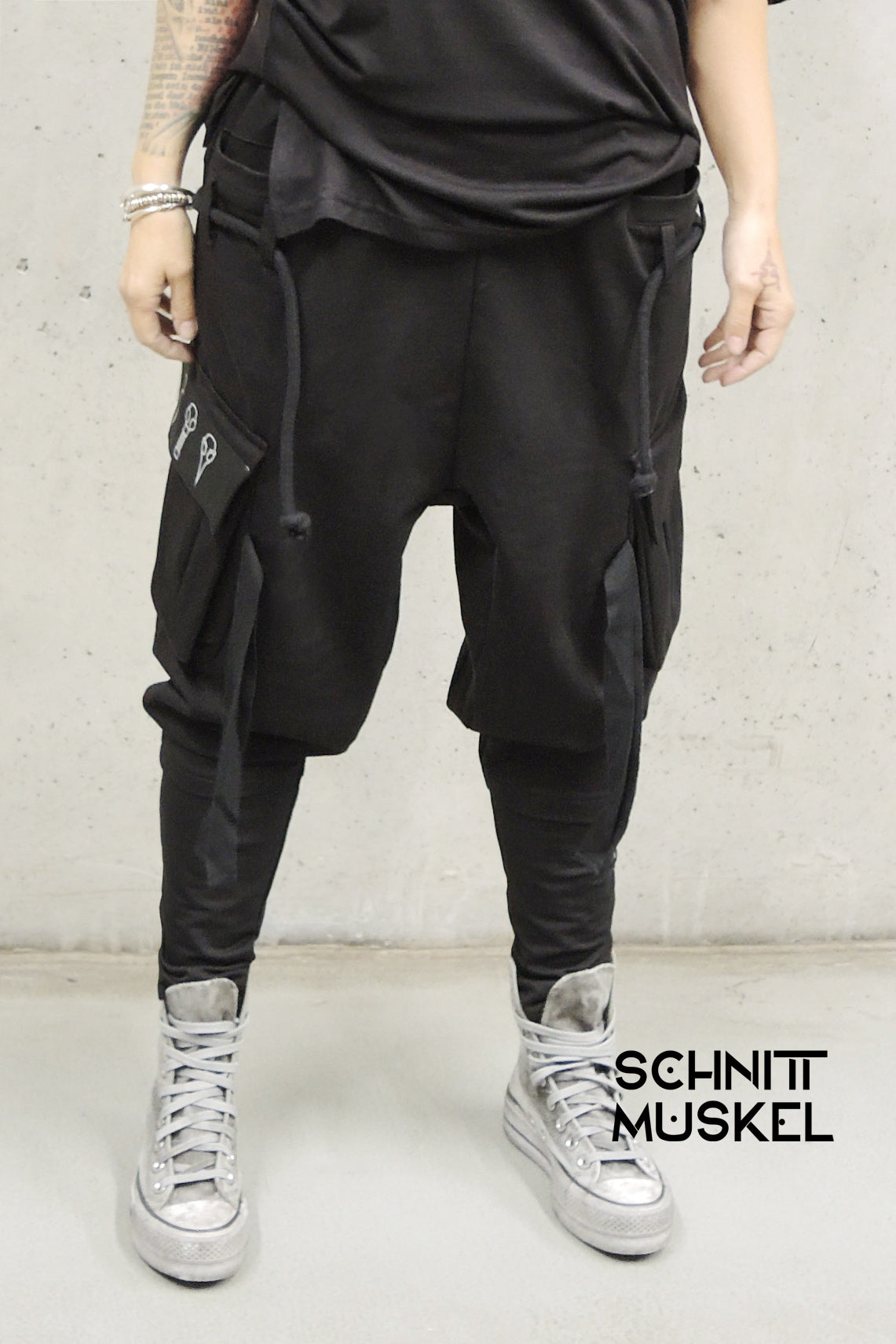 Haremshose, darkavantgarde Hose, Gothicmode, Unisexhose, Jogger, darkwear, urbanninja fashion, darkcyberfashion, darkcyberhose, ninjahose, dropcrotch pants, Hose mit tiefem Schritt