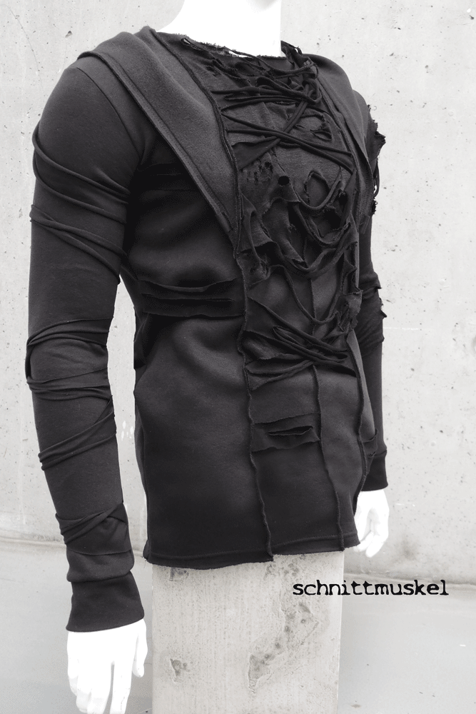 Gothicpullover, destroyed Pullover, Gothic Sweater, darkavantgarde Pullover, Darkwear germany, postapokalyptischer Pullover, aussergewöhnlicher Pullover