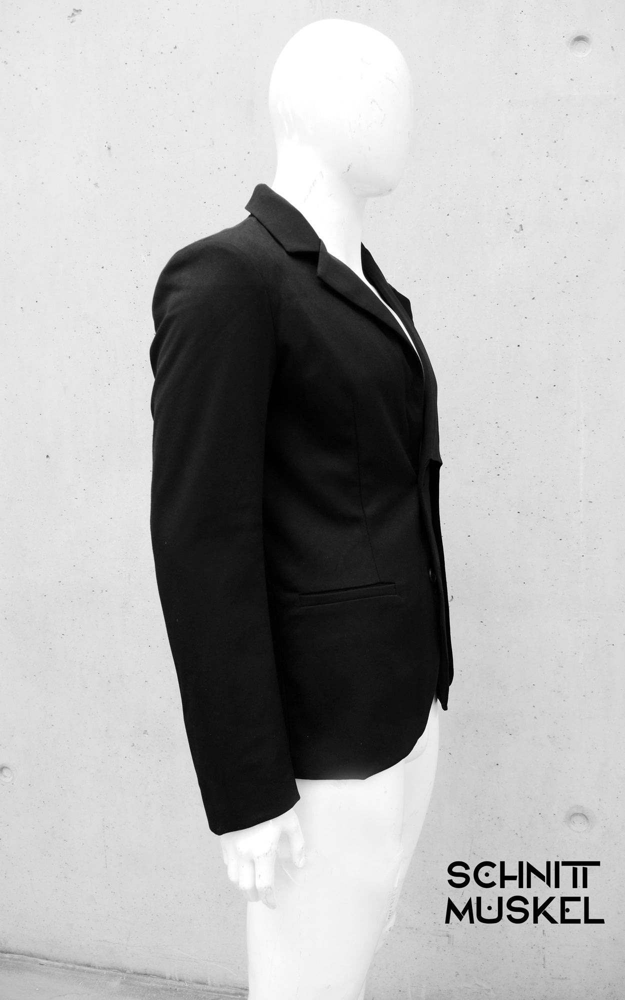 Darkavantgarde, darkwear, Gothicjackett, asymmetrisches Jackett, techwear Jackett, Cyberjackett, deconstructed jacket, Harness Jackett, Gothicmode für Männer