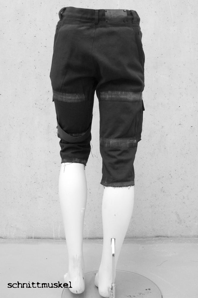 3/4 Hose für Männer, 3/4 Hose Gothic, kurze Hose für Heavy Metal Fans, Heavy Metal outfit, Cargohose kurz für Männer, Gothichose kurz, Gothicmode für Männer, kurze Hose dark avantgarde