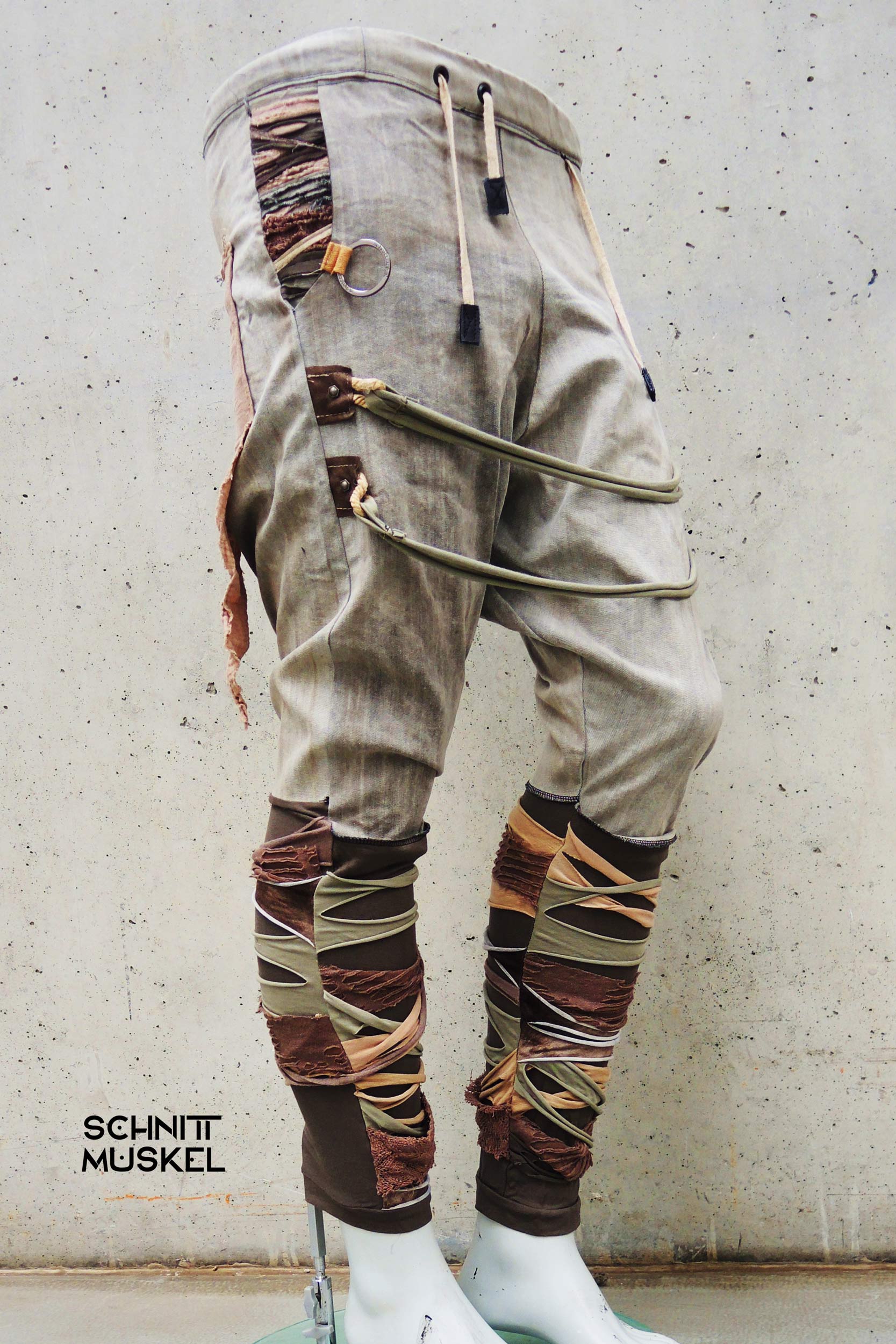 drop crotch pants, Dune Style fashion, madmaxfashion, desertstylefashion, desertfashion, mandalorianpants, sandcolor, sandfarbene Hose