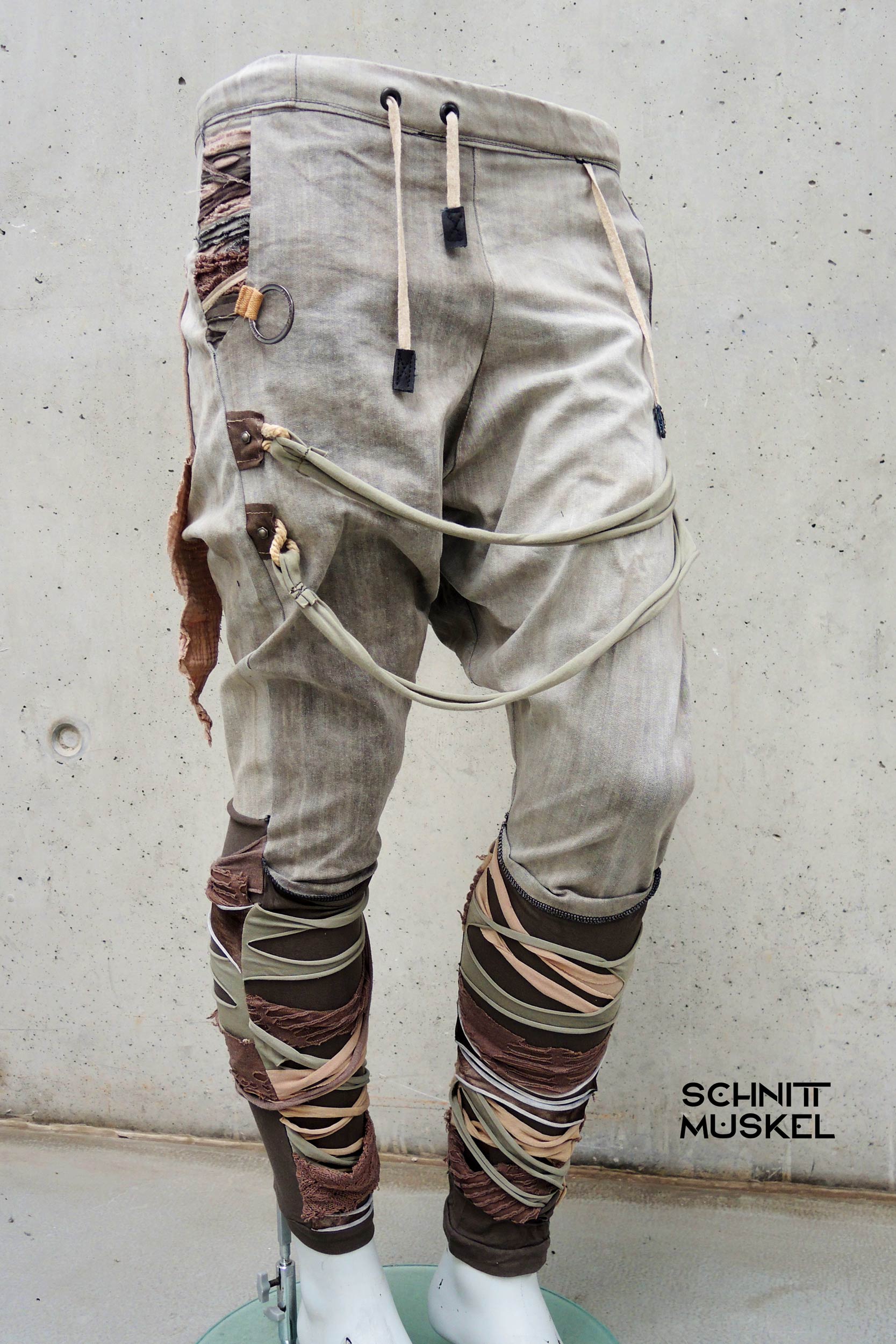 drop crotch pants, Dune Style fashion, madmaxfashion, desertstylefashion, desertfashion, mandalorianpants, sandcolor, sandfarbene Hose