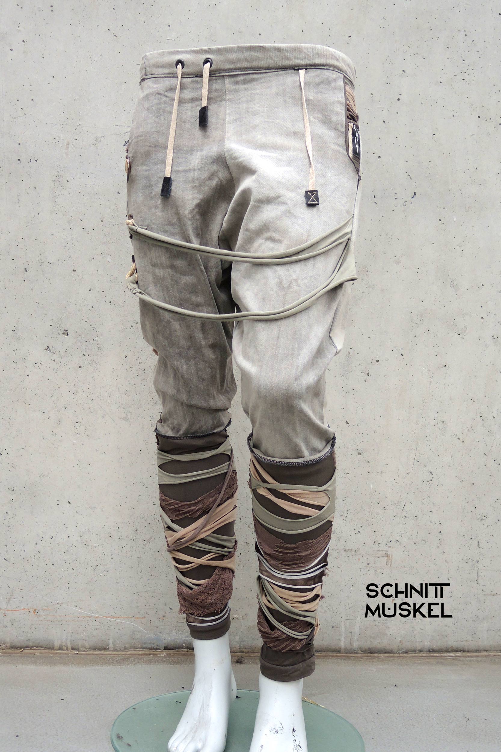 drop crotch pants, Dune Style fashion, madmaxfashion, desertstylefashion, desertfashion, mandalorianpants, sandcolor, sandfarbene Hose