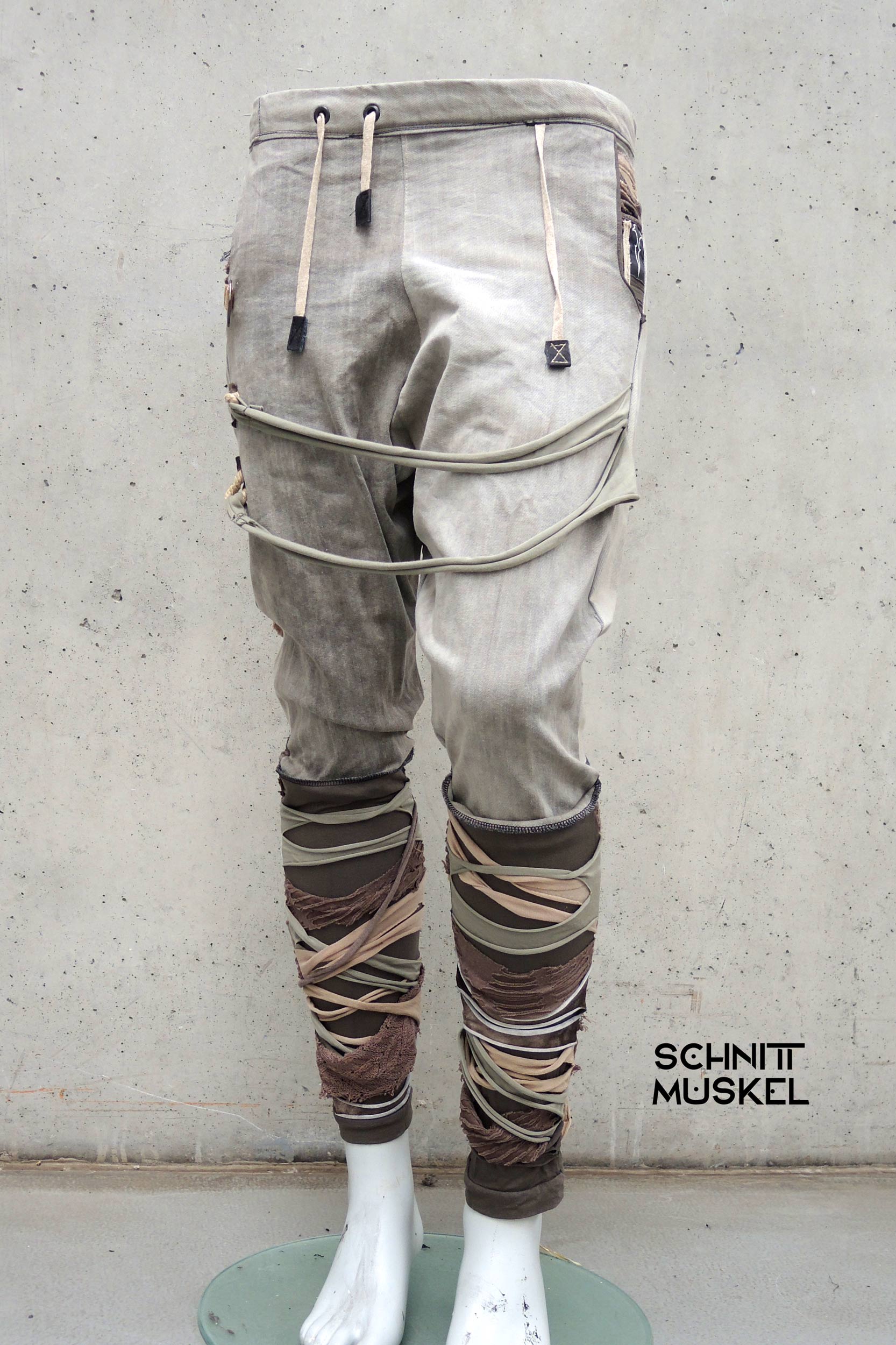 drop crotch pants, Dune Style fashion, madmaxfashion, desertstylefashion, desertfashion, mandalorianpants, sandcolor, sandfarbene Hose