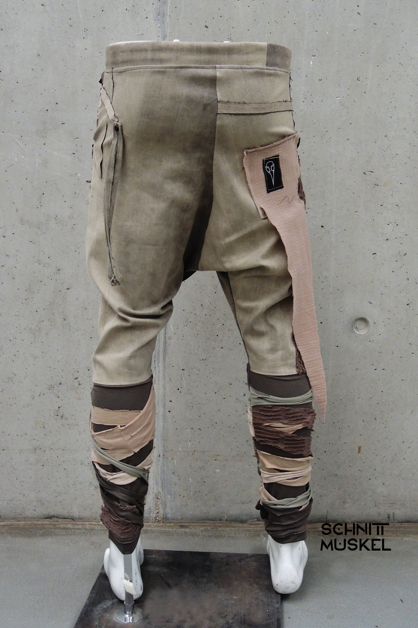 drop crotch pants, Dune Style fashion, madmaxfashion, desertstylefashion, desertfashion, mandalorianpants, sandcolor, sandfarbene Hose