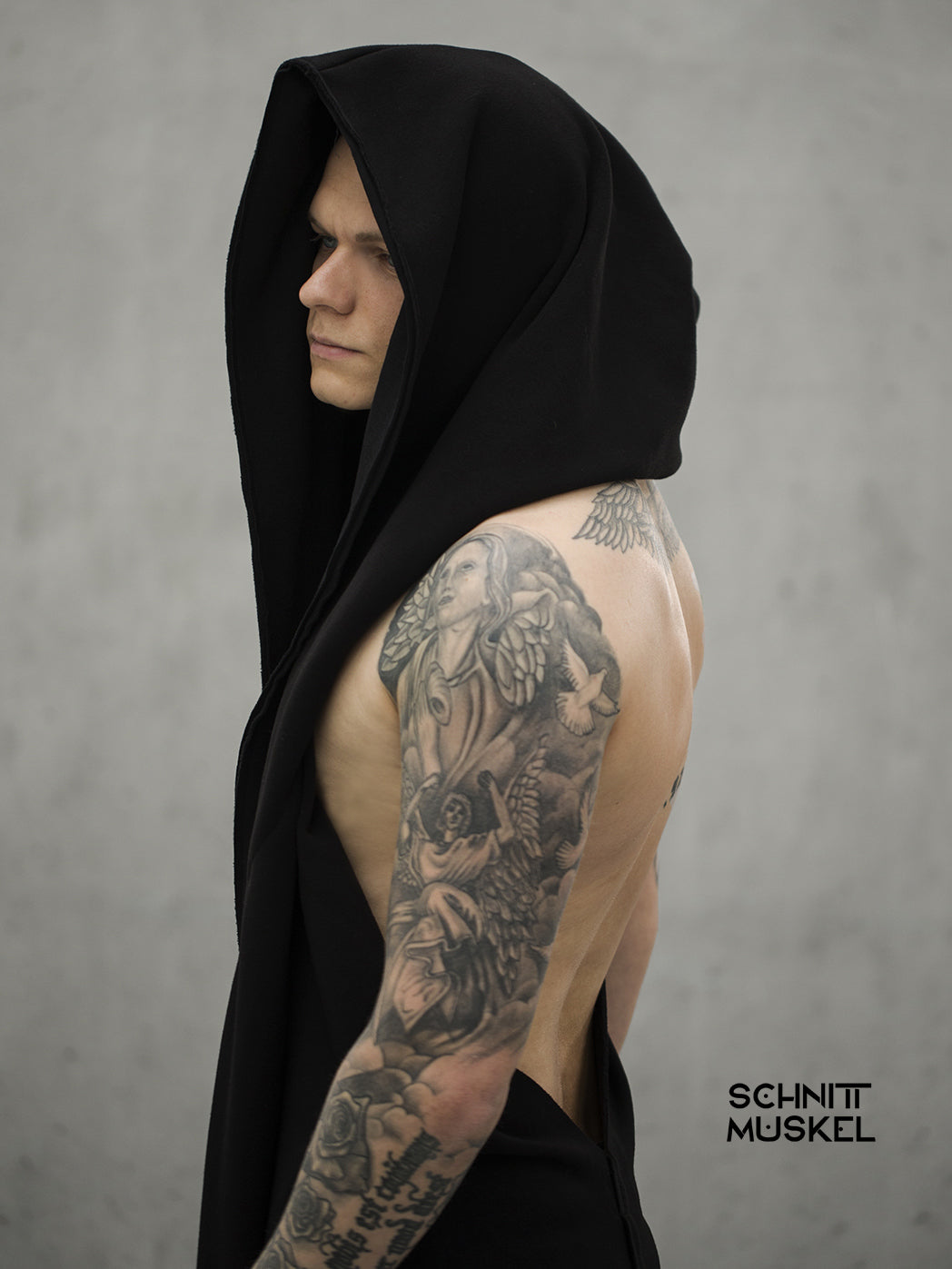 Kapuzenweste, Oberteil mit grosser Kapuze, große Kapuze, riesige Kapuze, Gothicmode, postapocalyptic fashion,